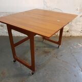 Adjustable pull-out tables of McIntosh s 1970