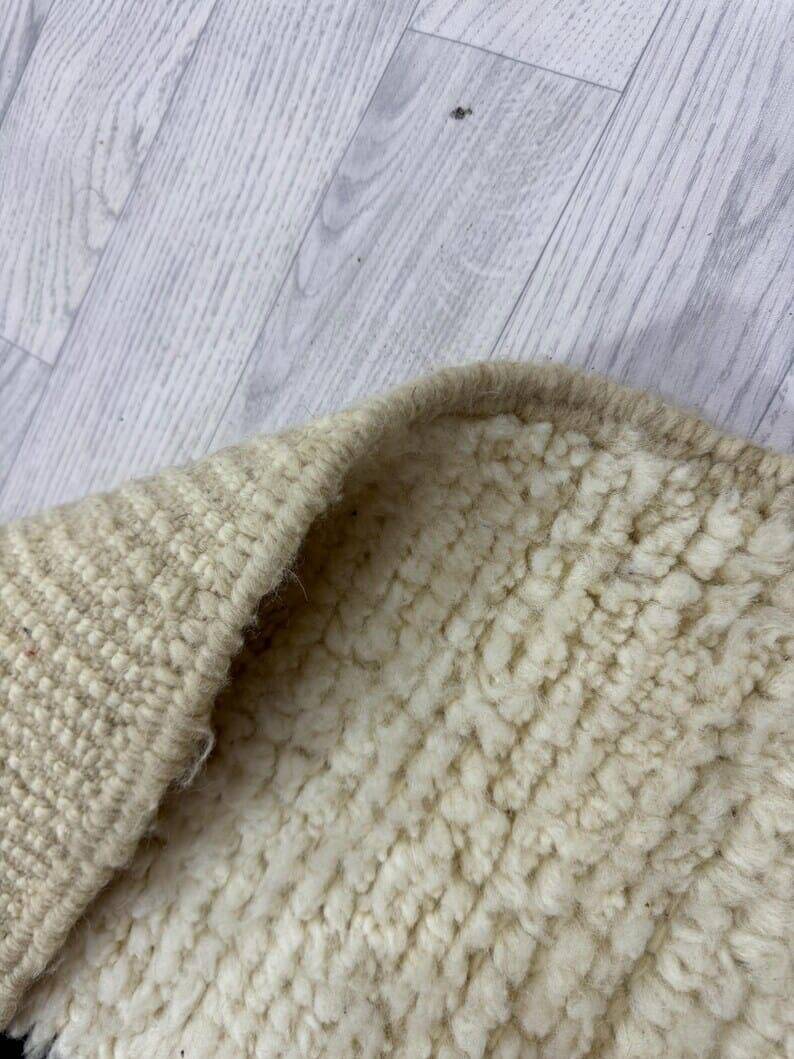 Handmade wool rug size 150 x 250 cm