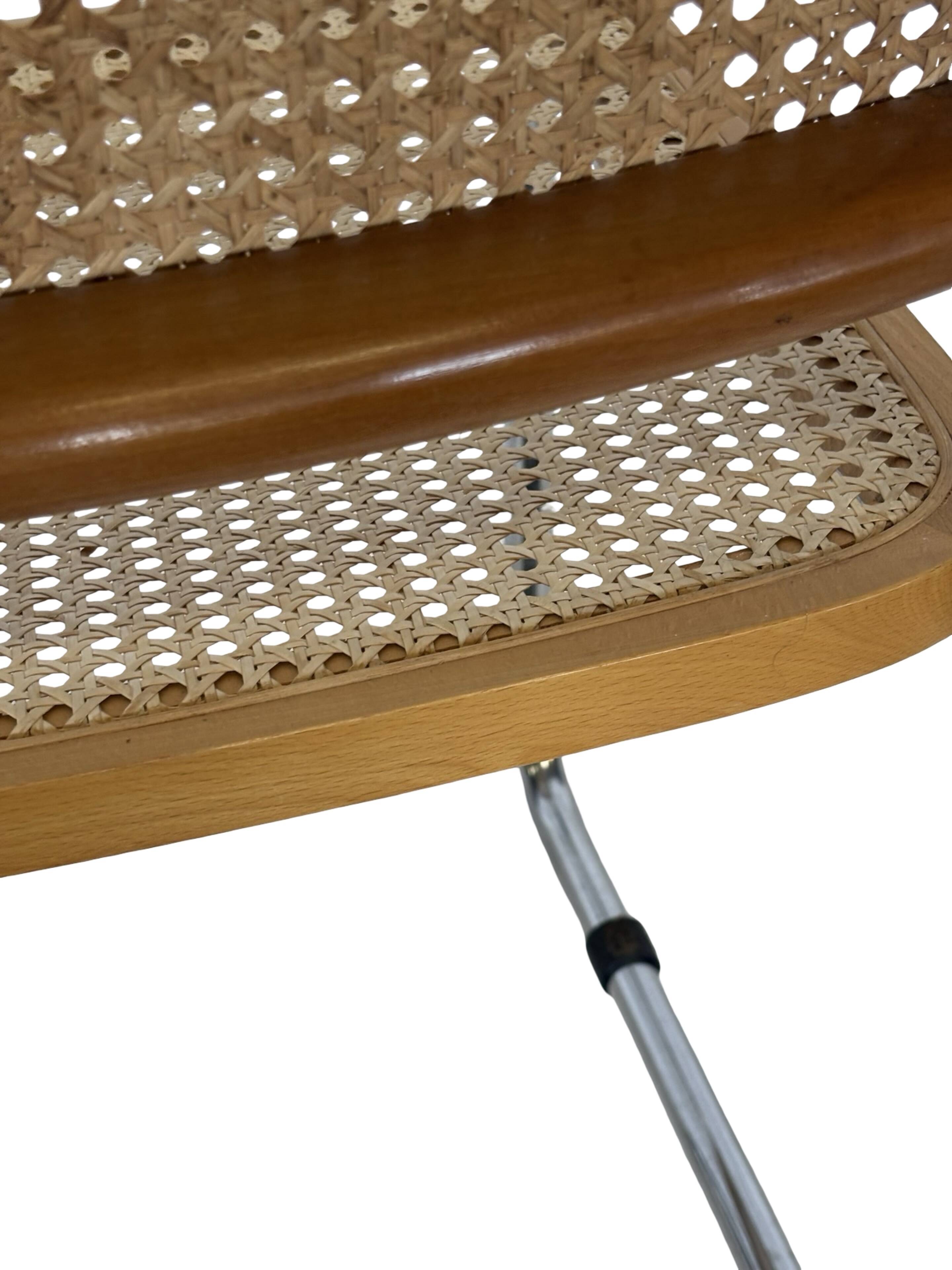 Chaise de design Cesca modèle B32 en chrome