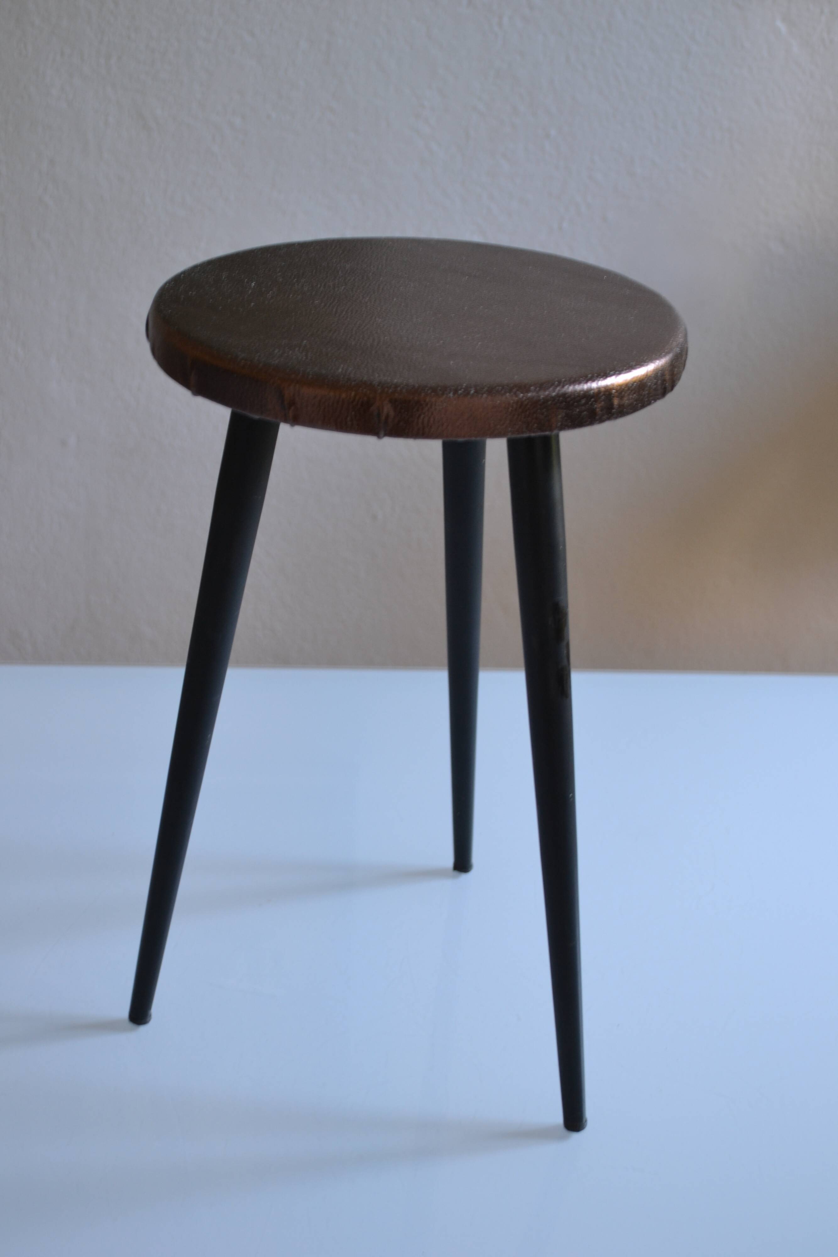 Table d'appoint, bout de canapé, petit guéridon tripode 1950