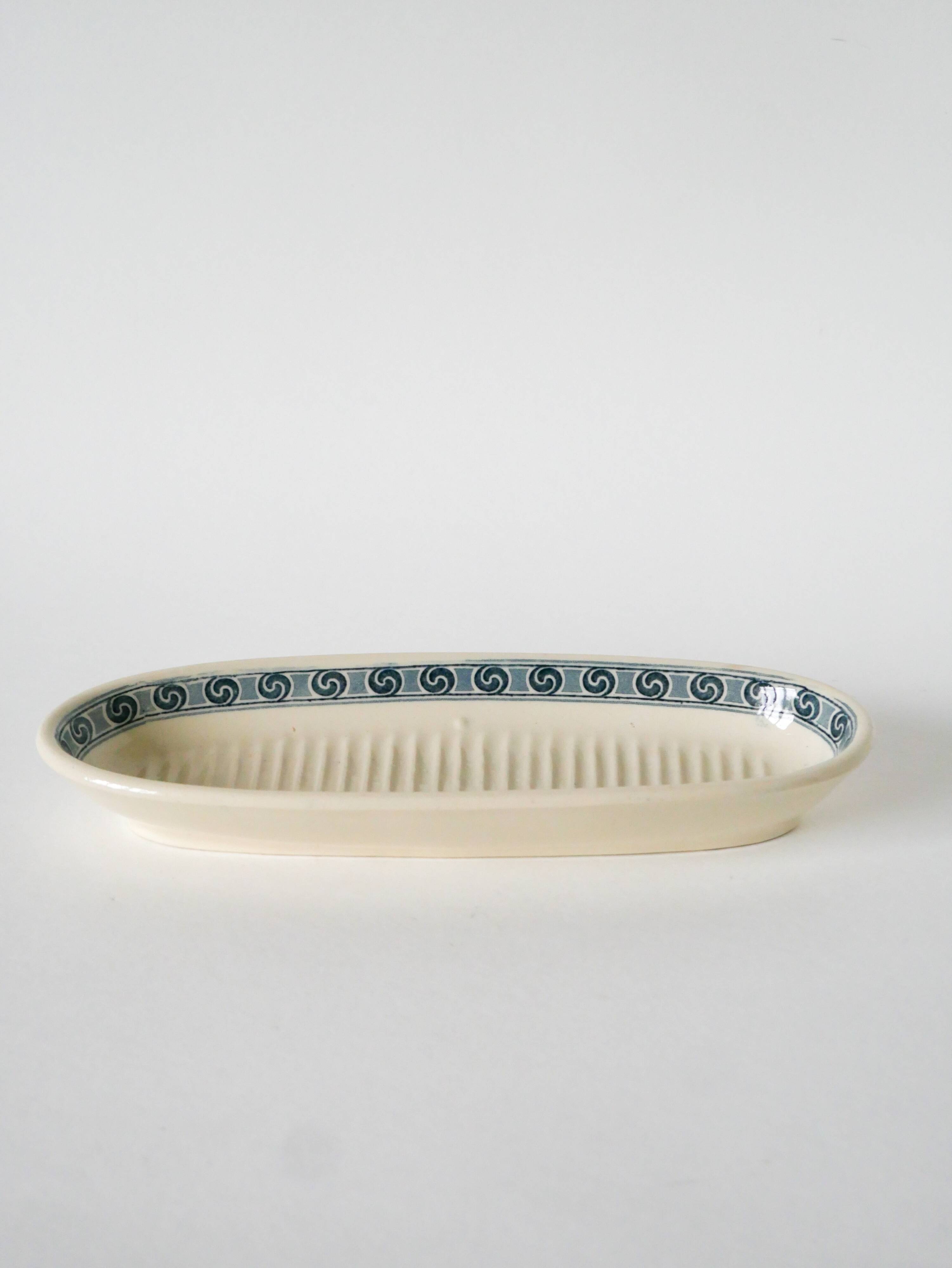 Large ironstone soap dish, Saint-Amand, "Thais" model, 19th century