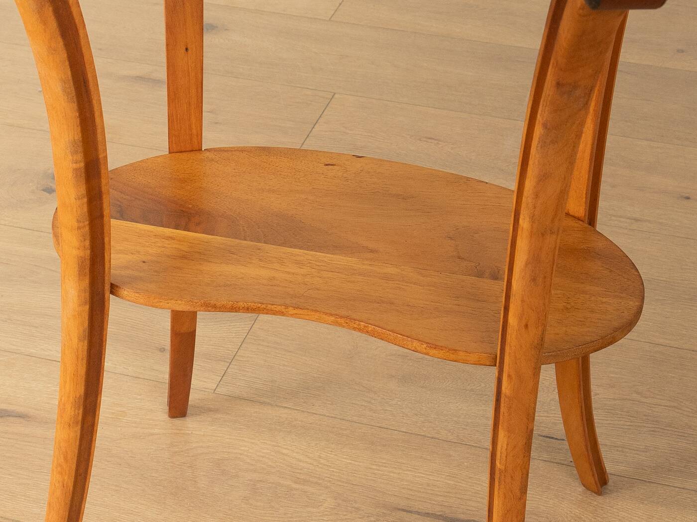 Table d'appoint antique élégante de style Biedermeier, vers 1850