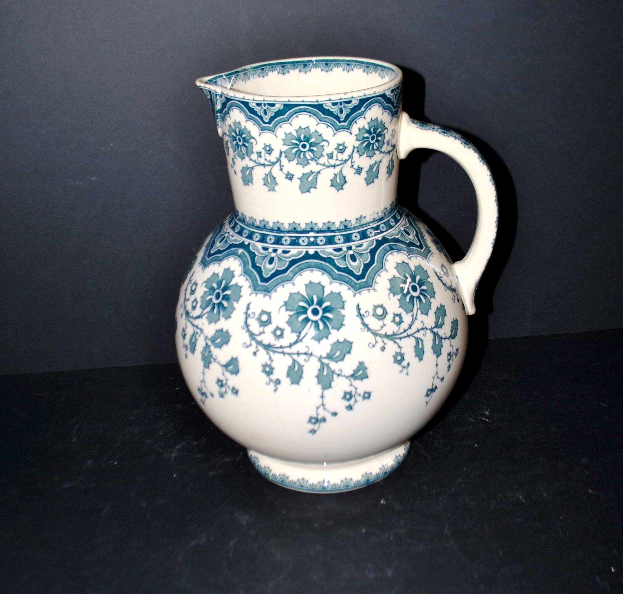 Vase, pichet Malines en faïence fleuri bleue Sarreguemines U&C