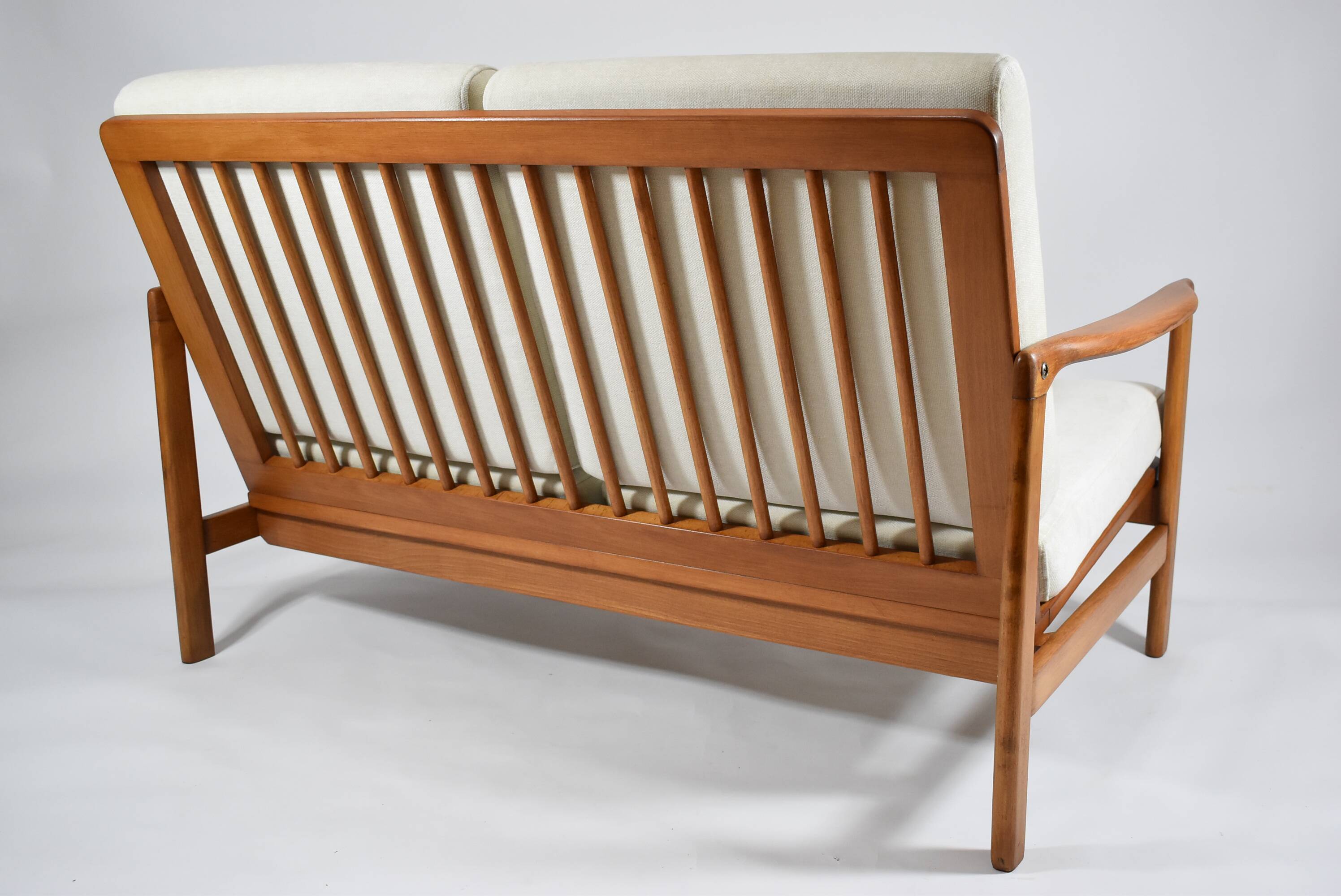 Scandinavian 2-seater Sofa, creme