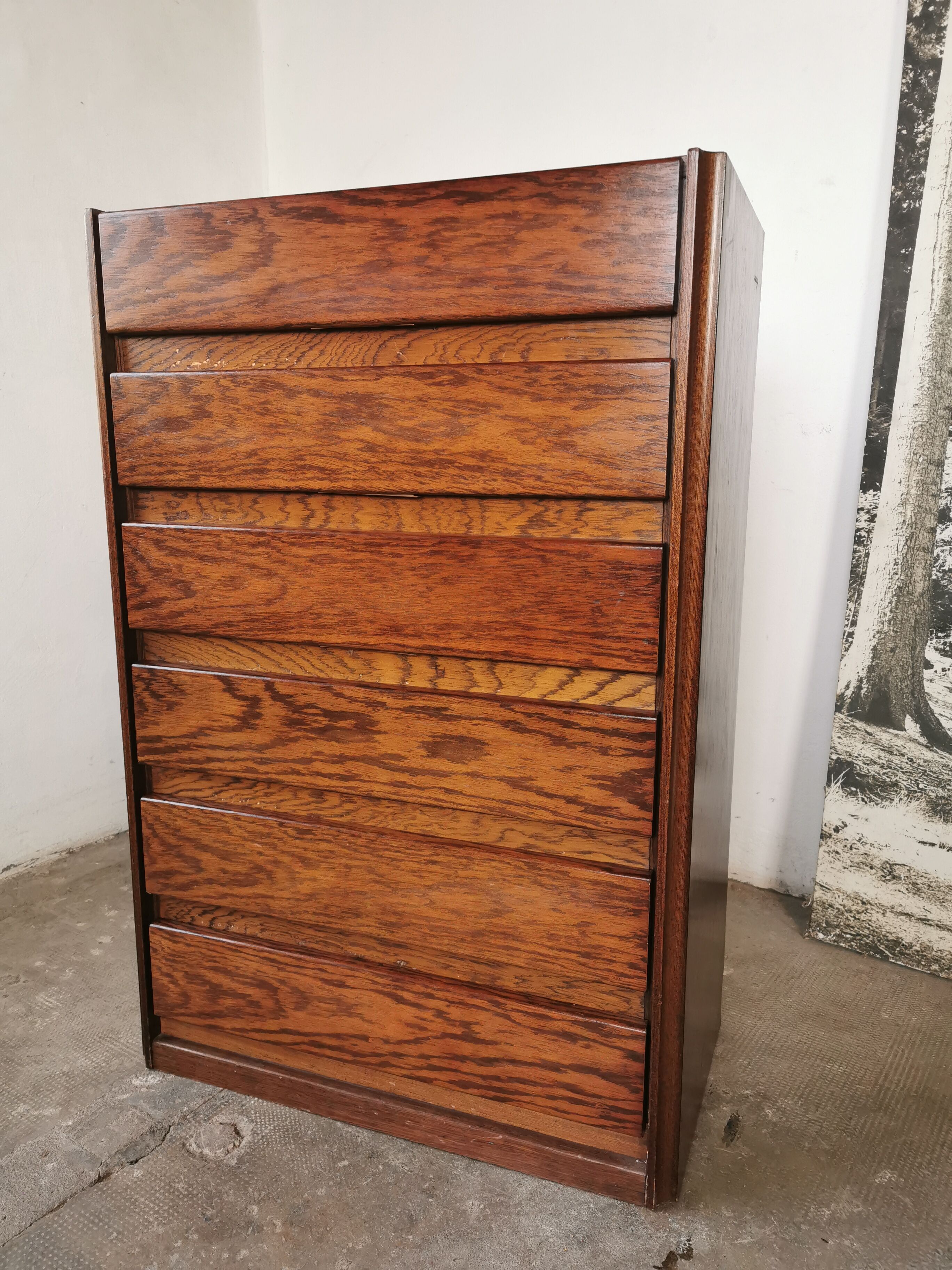 Weekly chest of drawers