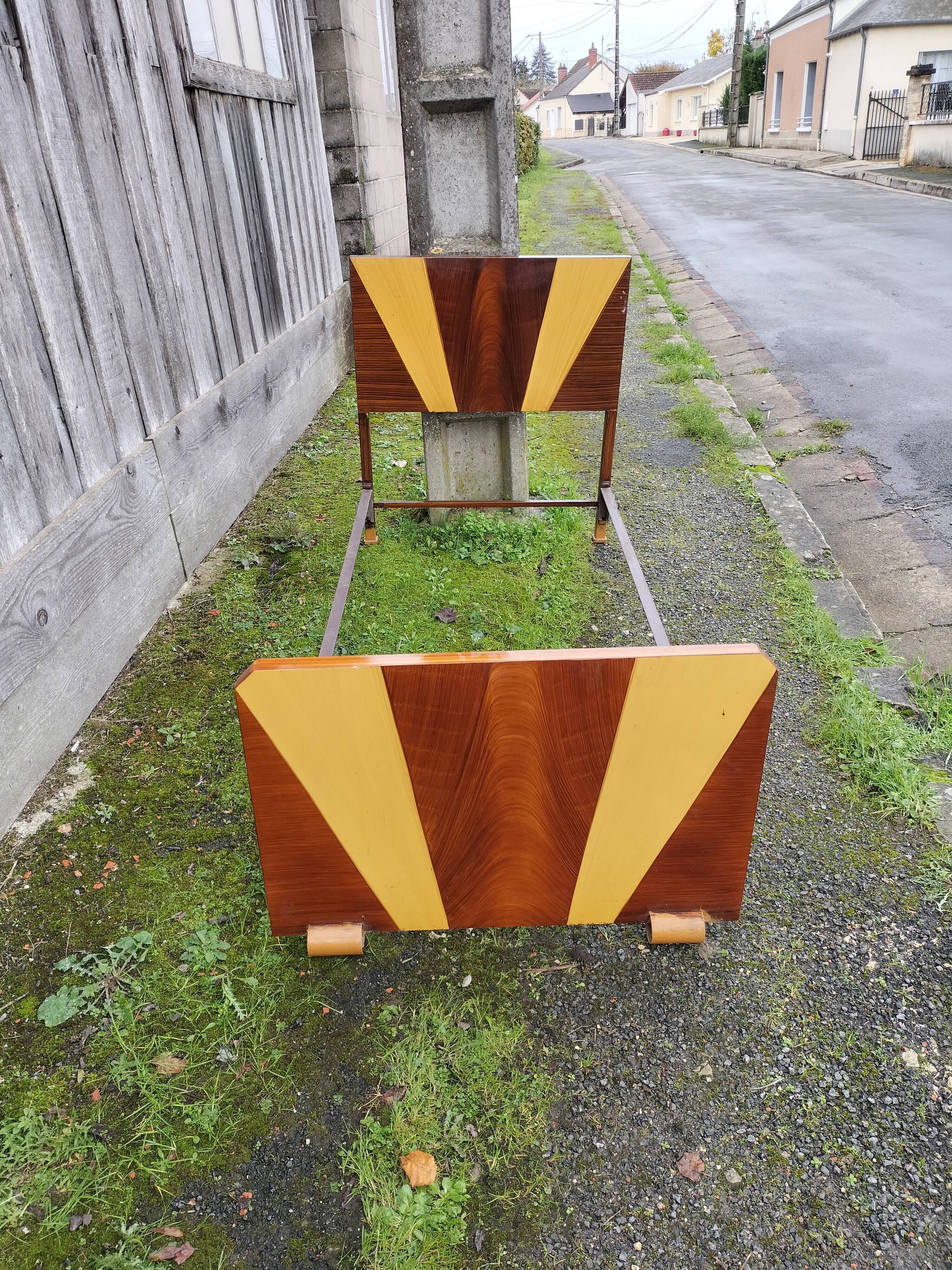 1 place art deco metal bed