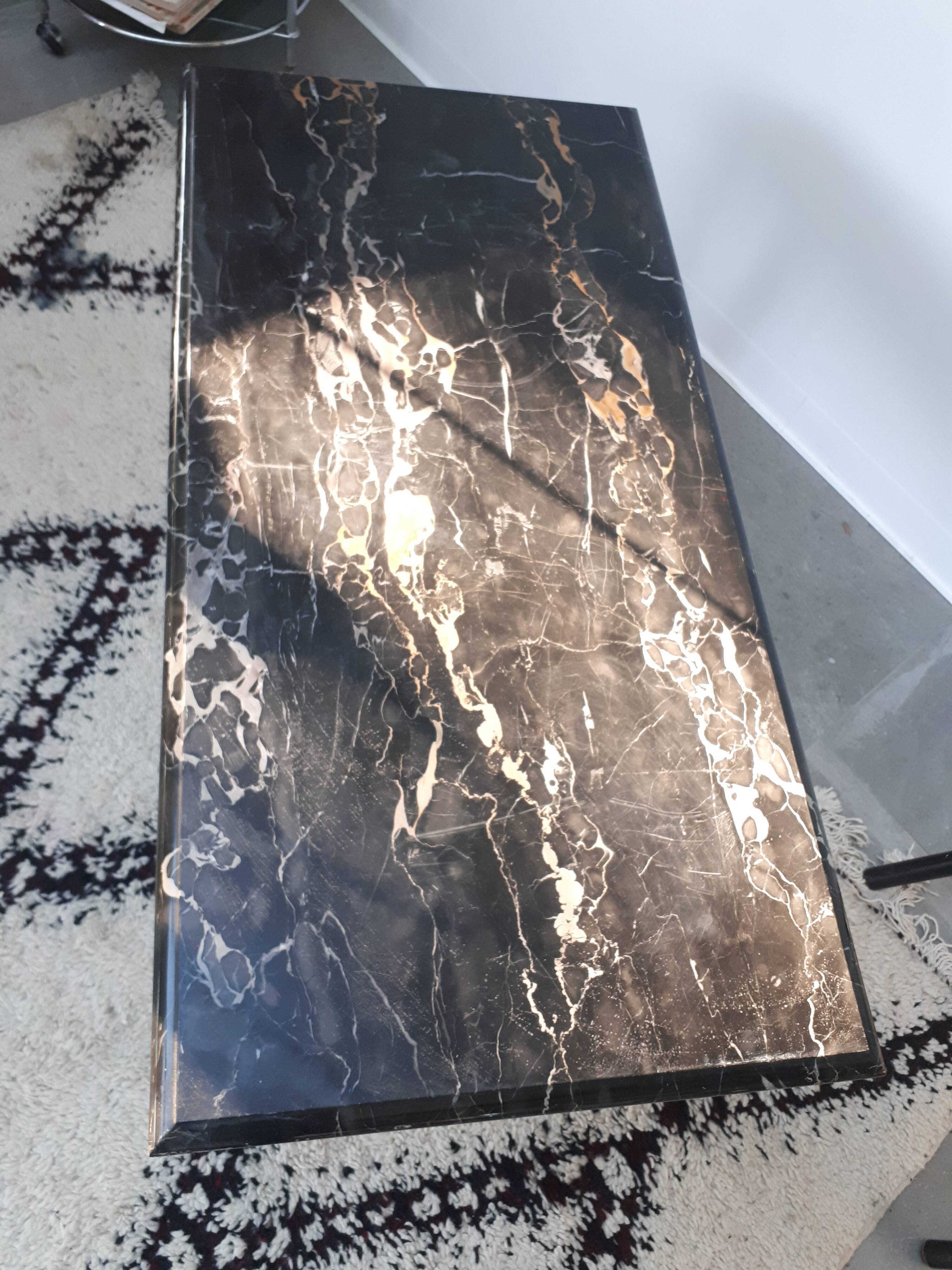Table basse en marbre portor