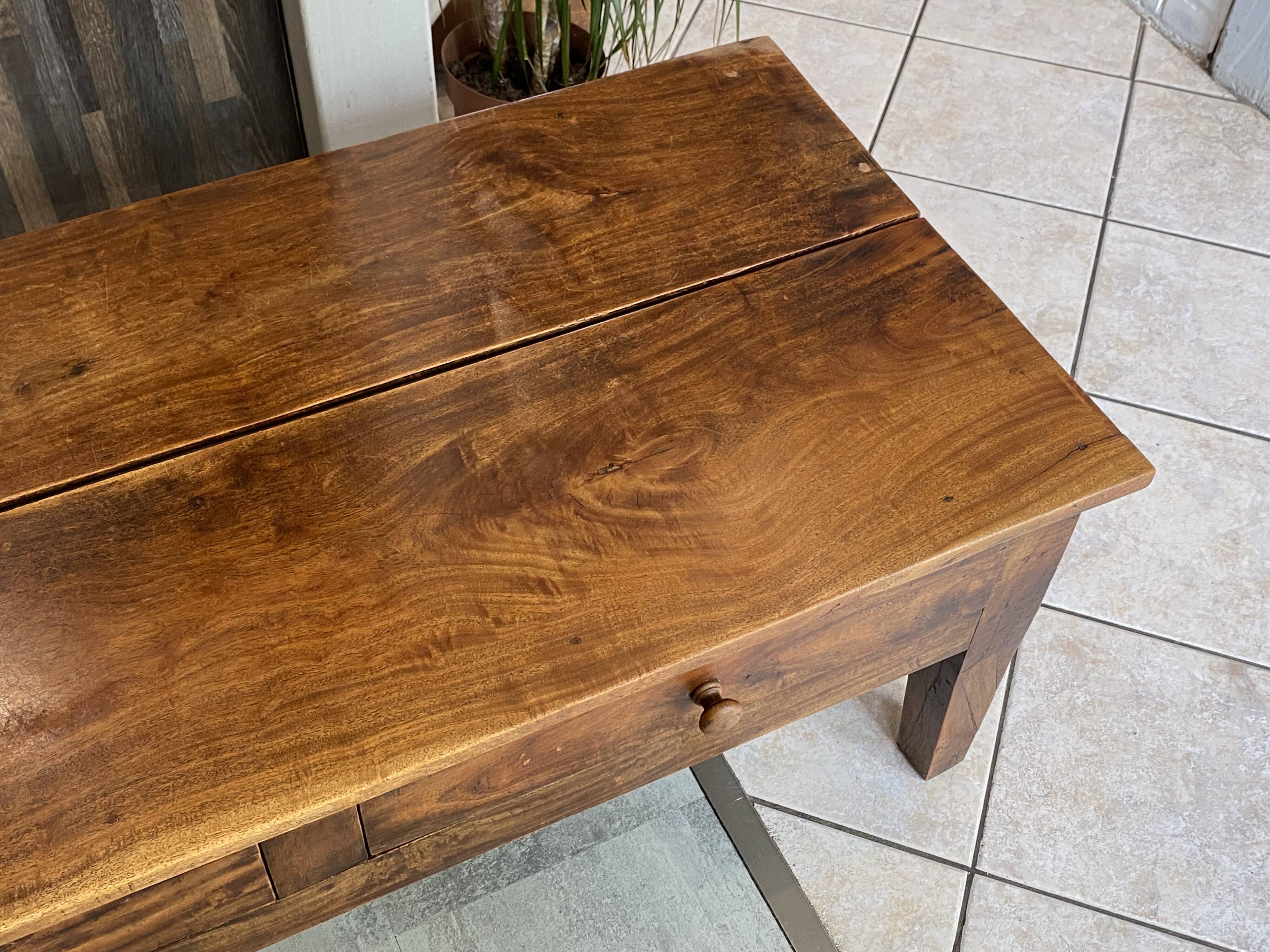 Rustic farmhouse coffee table made of solid wood with 2 drawers from the 1930s.
