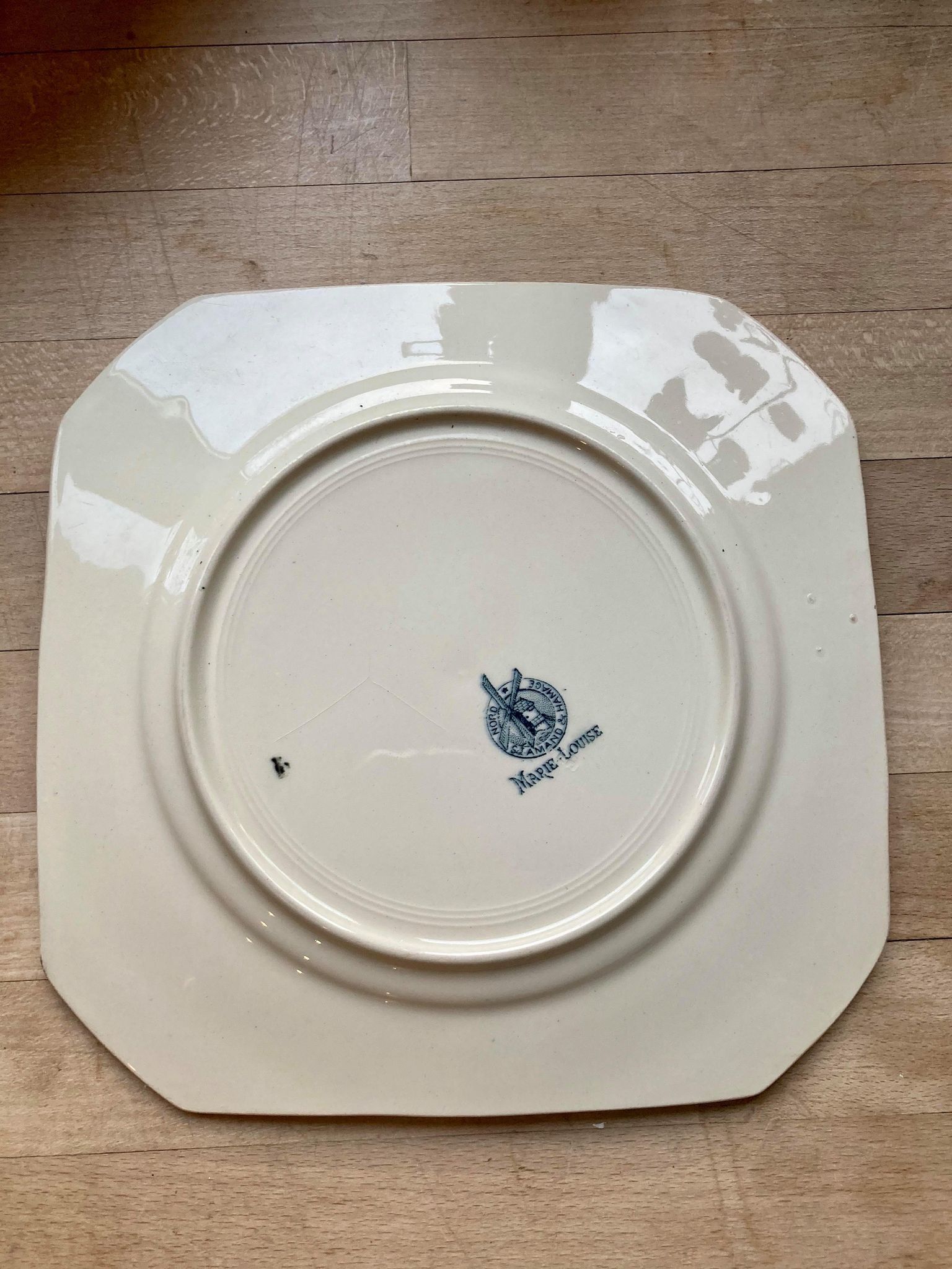 Assiette Terre de Fer Saint-Amand & Hamage modèle Marie-Louise