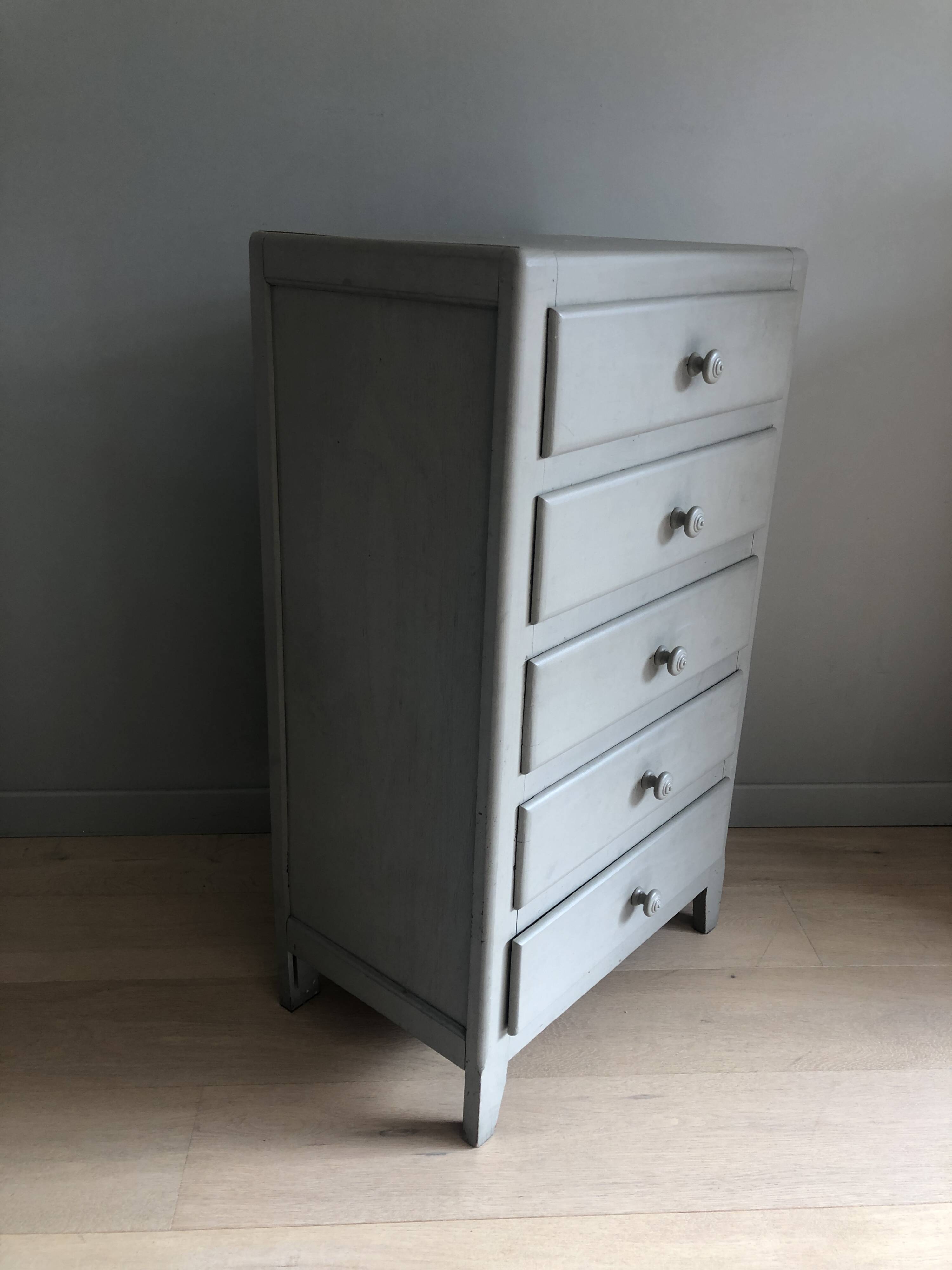Vintage chest of drawers in painted wood