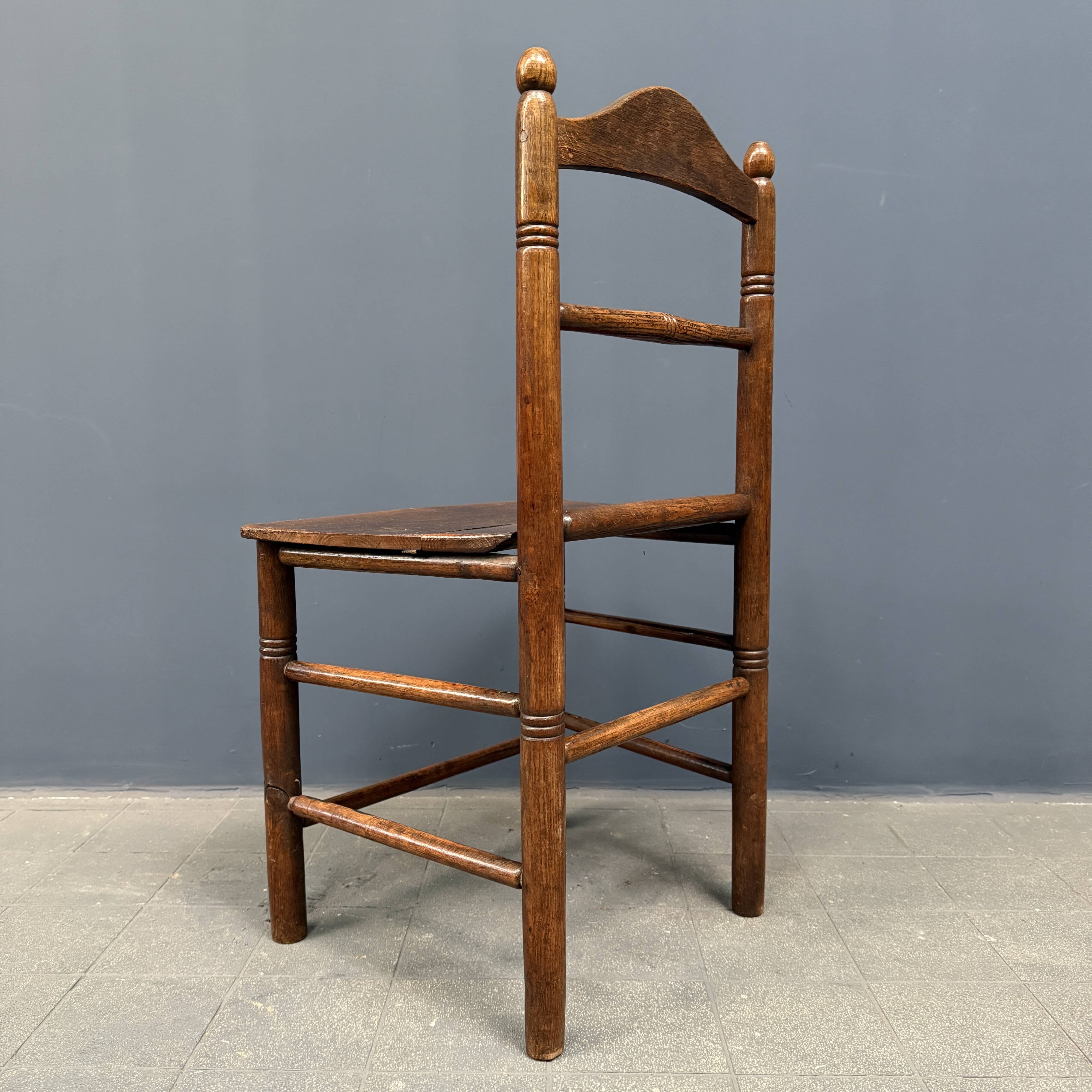 Ensemble de six chaises de cuisine anglaises anciennes