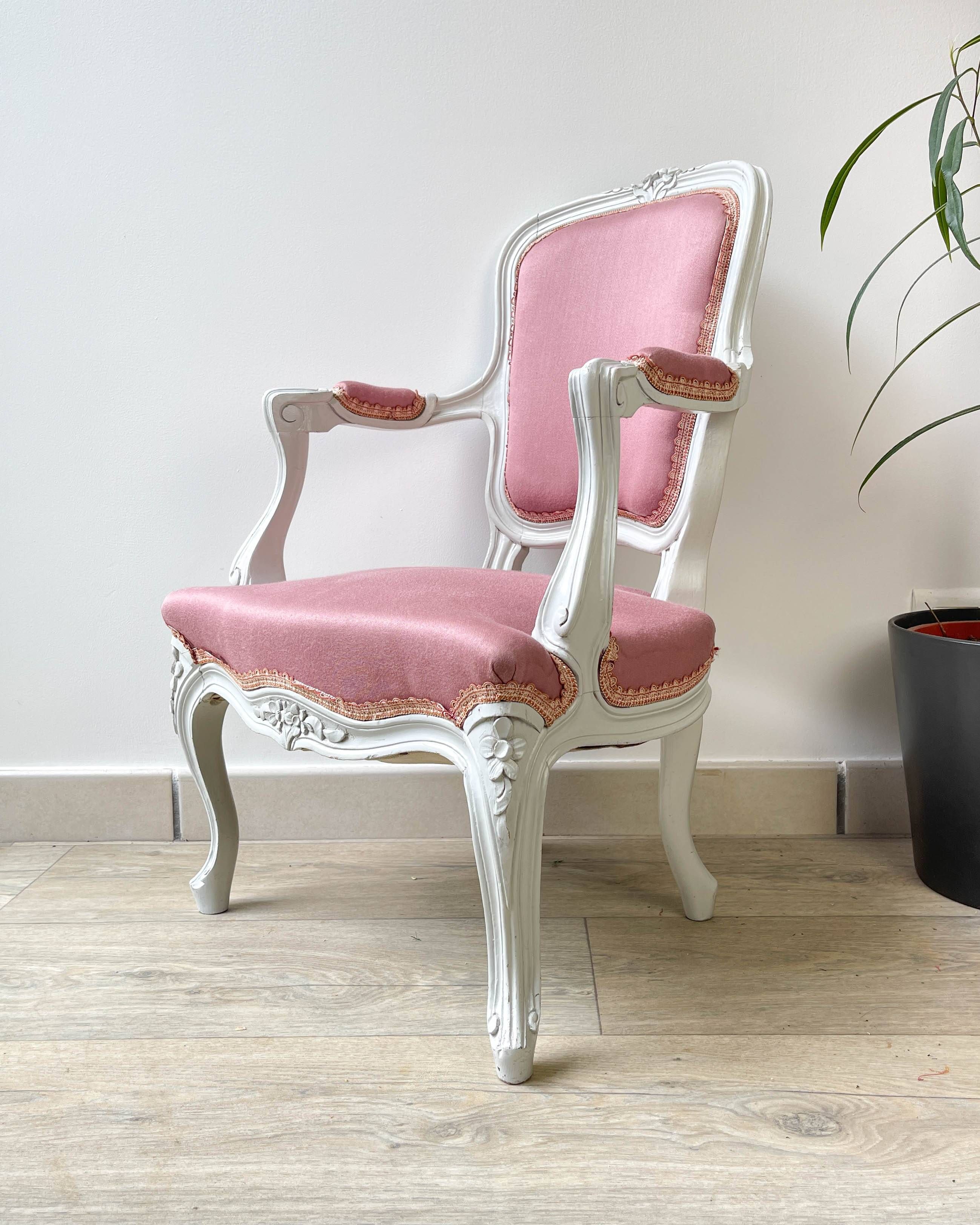 Pink Louis XV style convertible armchair in weathered wood for children
