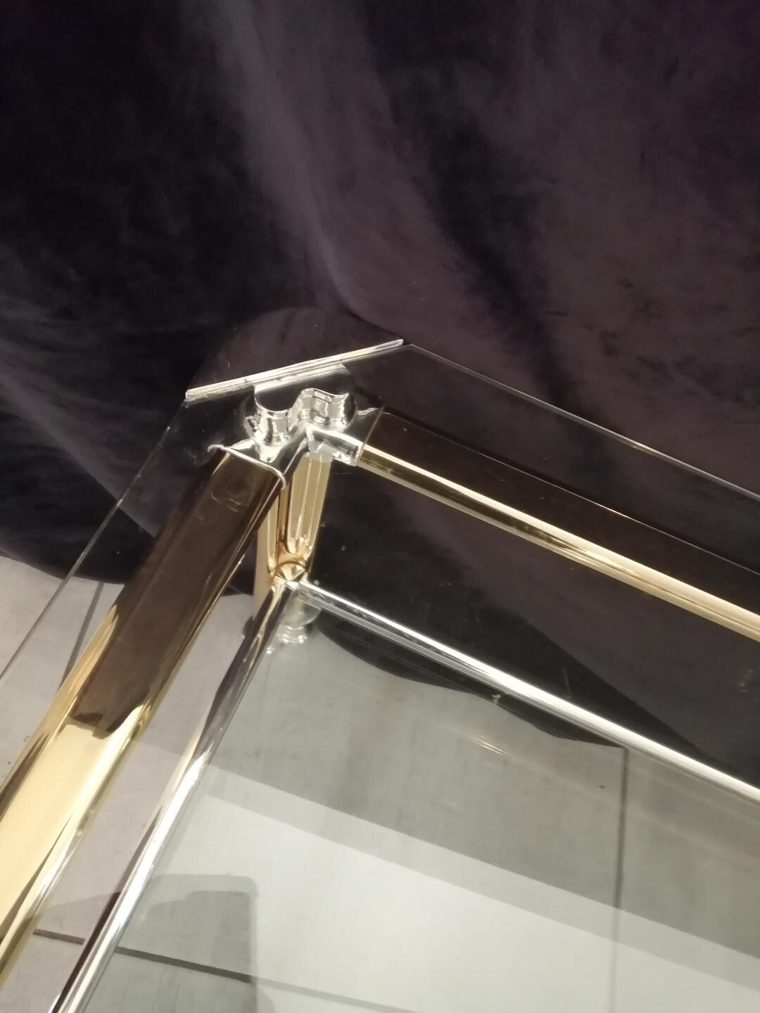 Vintage coffee table with 2 trails