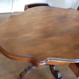 Oval pedestal table on tripod
