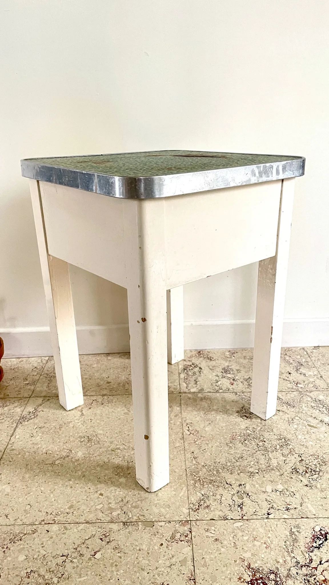 VINTAGE WOOD STOOL CHEST