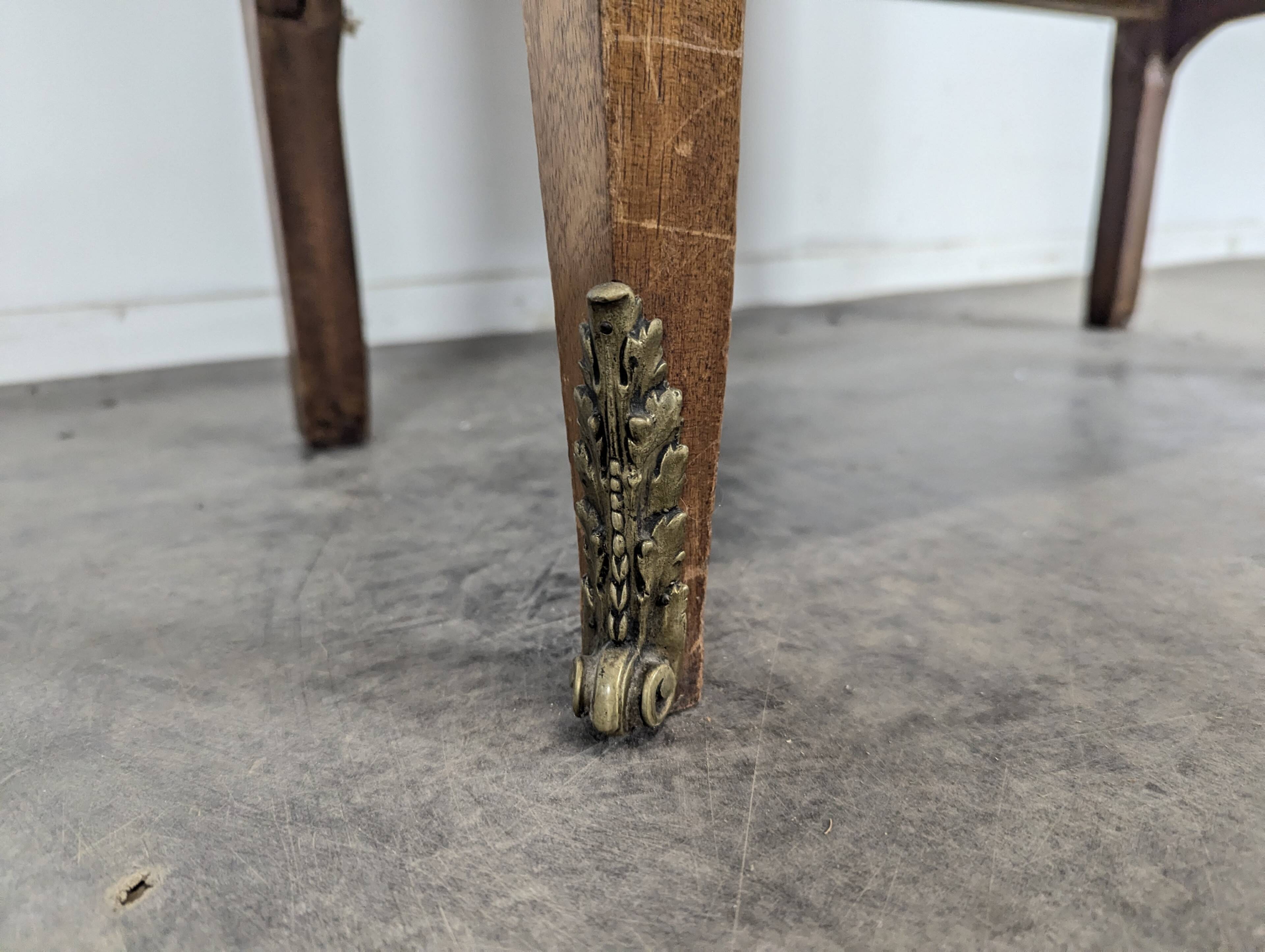 Rosewood display cabinet in Transitional style