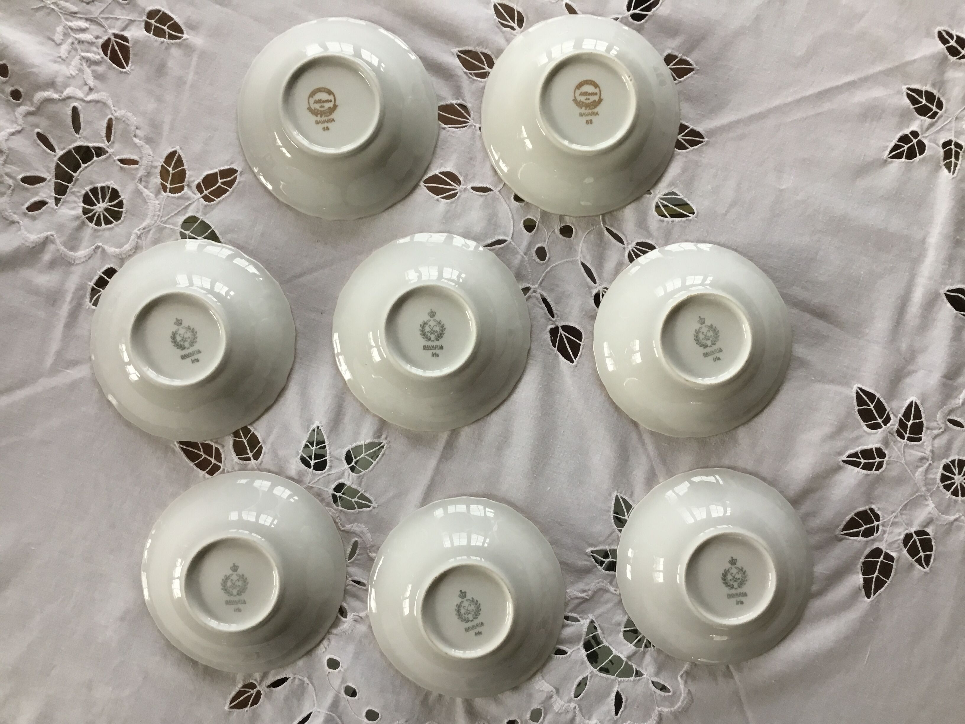 Lot de 8 coupelles porcelaine, décors fleurs et dorés