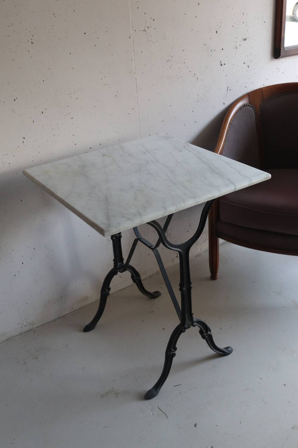 Square bistro table in white marble and cast iron