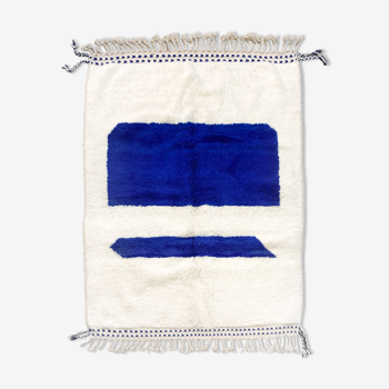 Tapis berbère marocain beni ouarain écru à motifs bleu majorelle 240x182cm