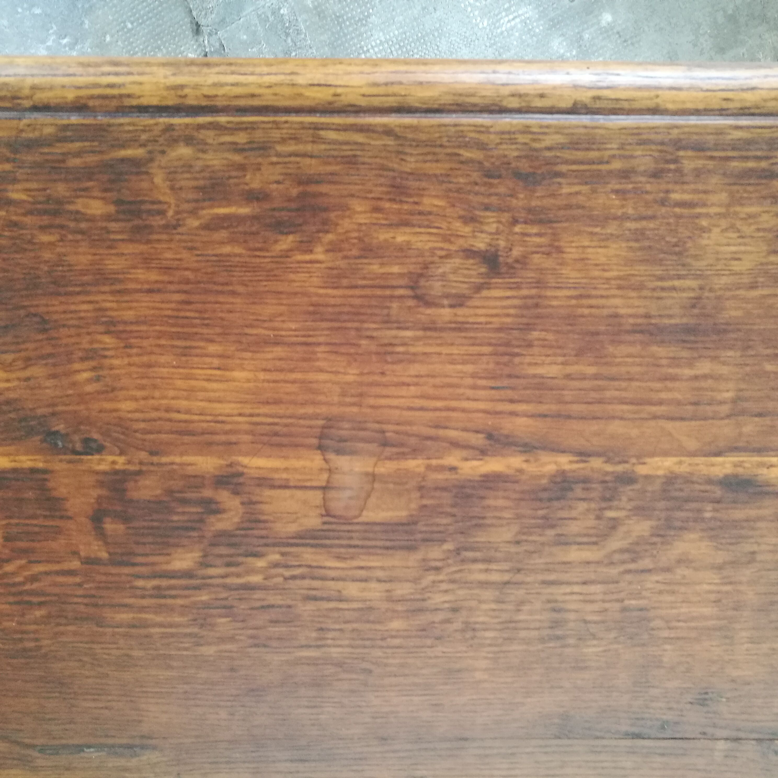 Oak desk, 2 drawers.