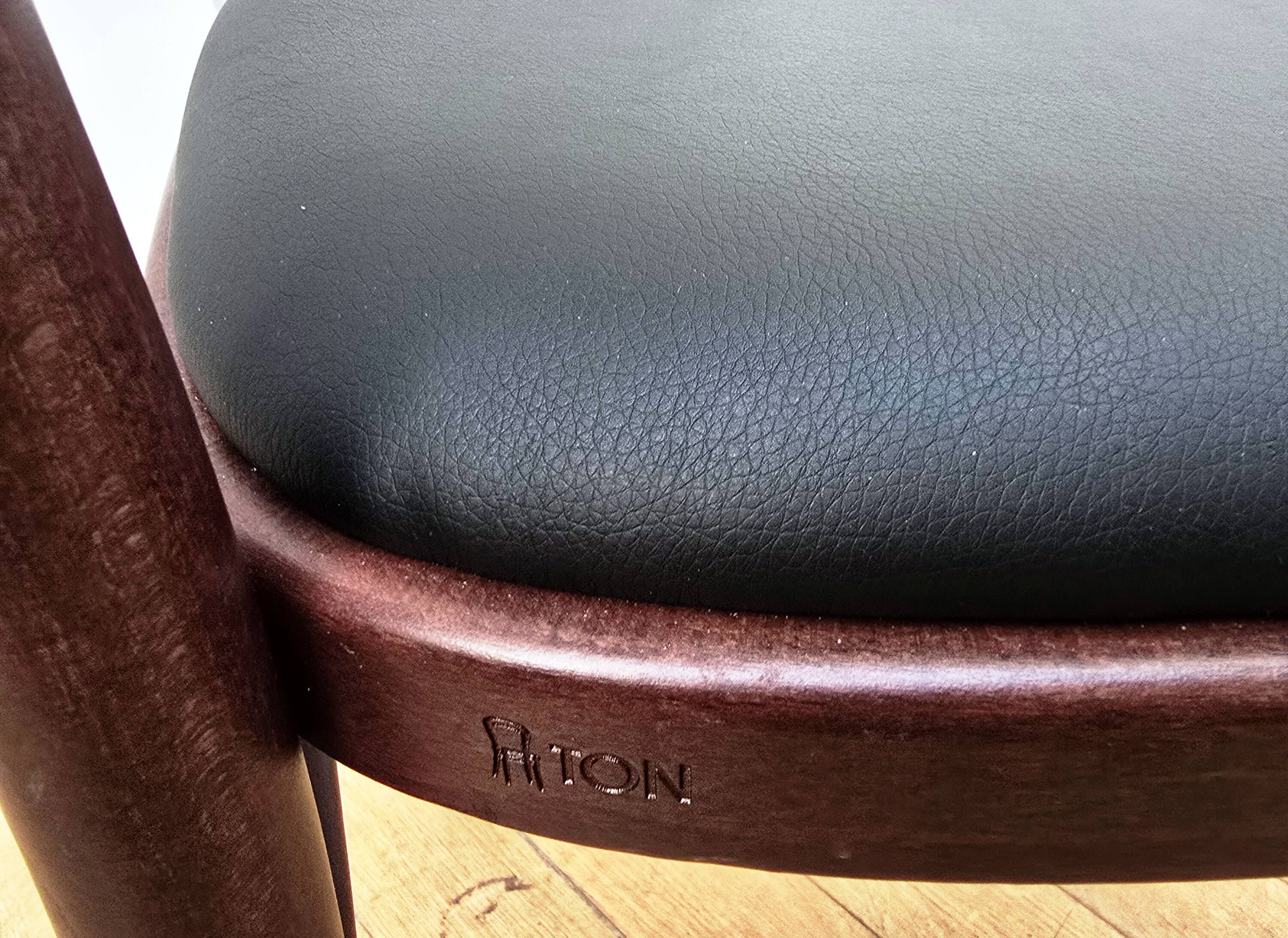 Set of 4 Banana bistro chairs, TON