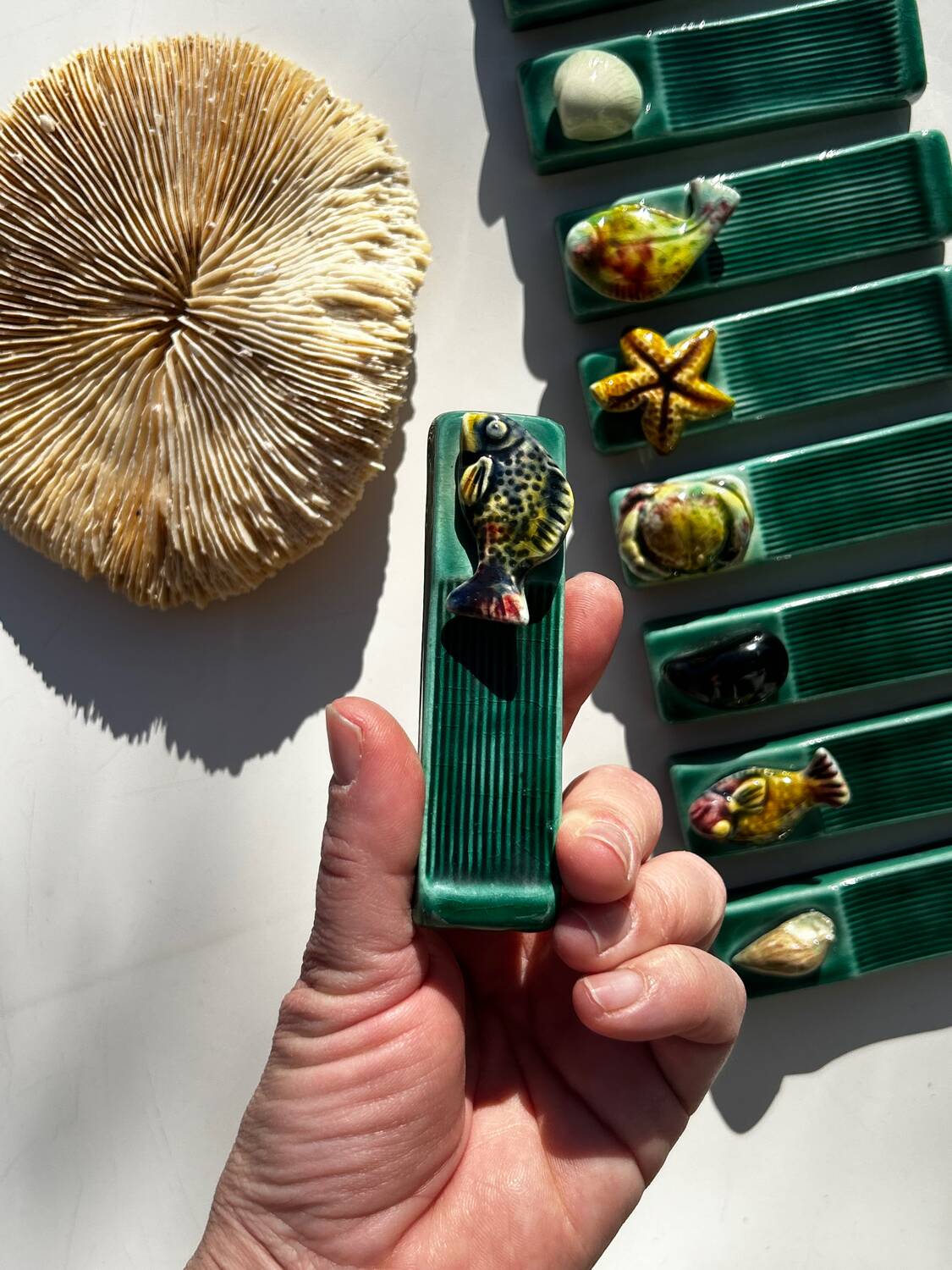 Barbotine knife holder