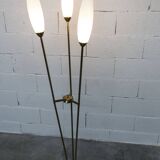 Lampadaire à 3 branches de 1960 laiton doré, fonte et opalines