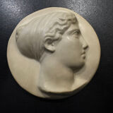 Sculpture relief femme