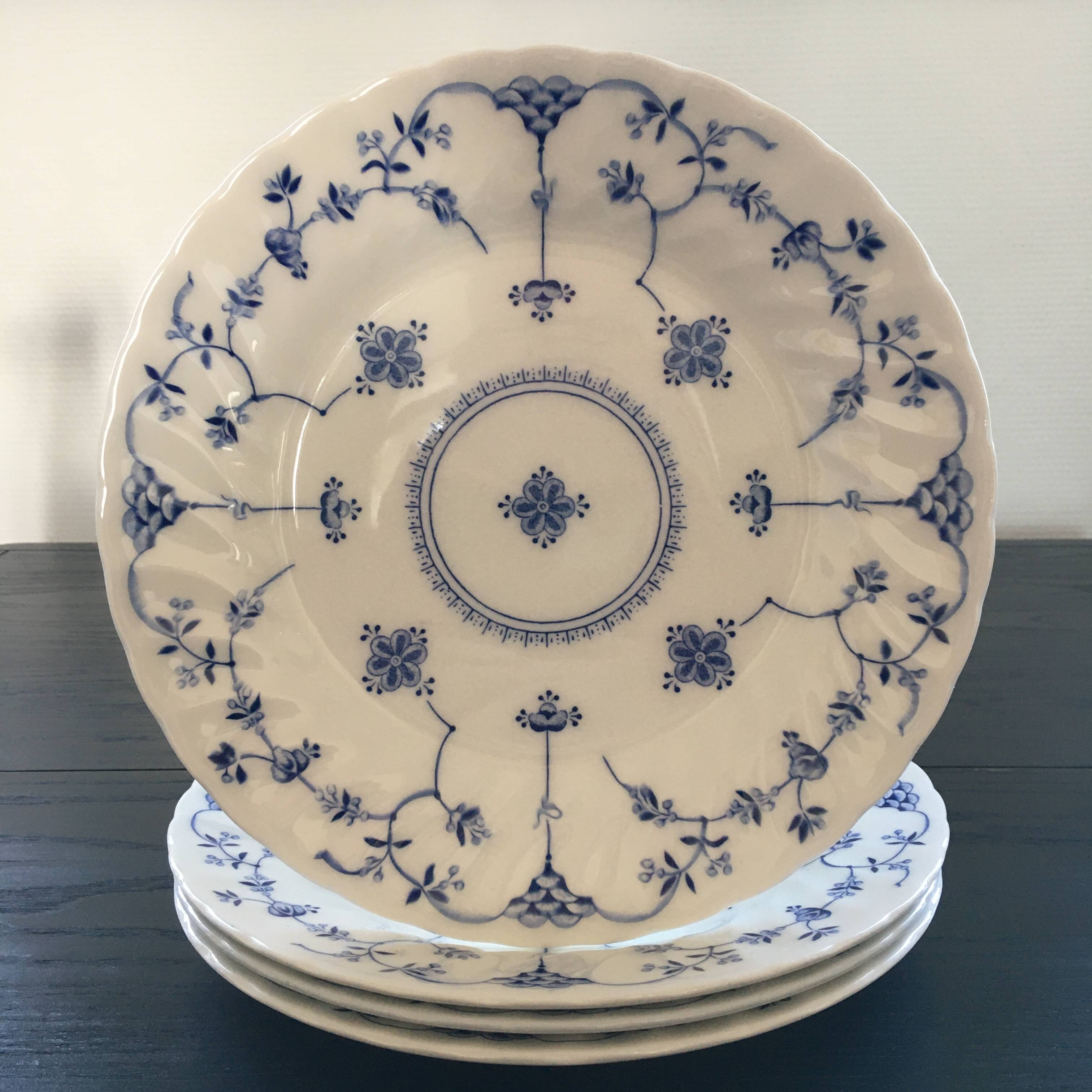 Lot de 4 assiettes en porcelaine anglaise