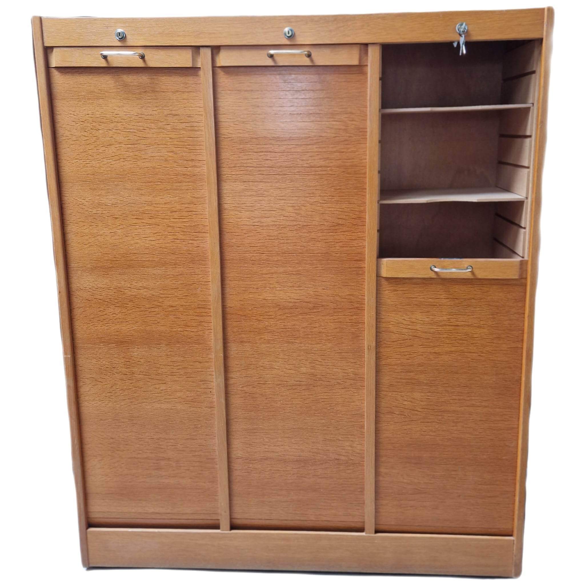 Triple curtain binder cabinet