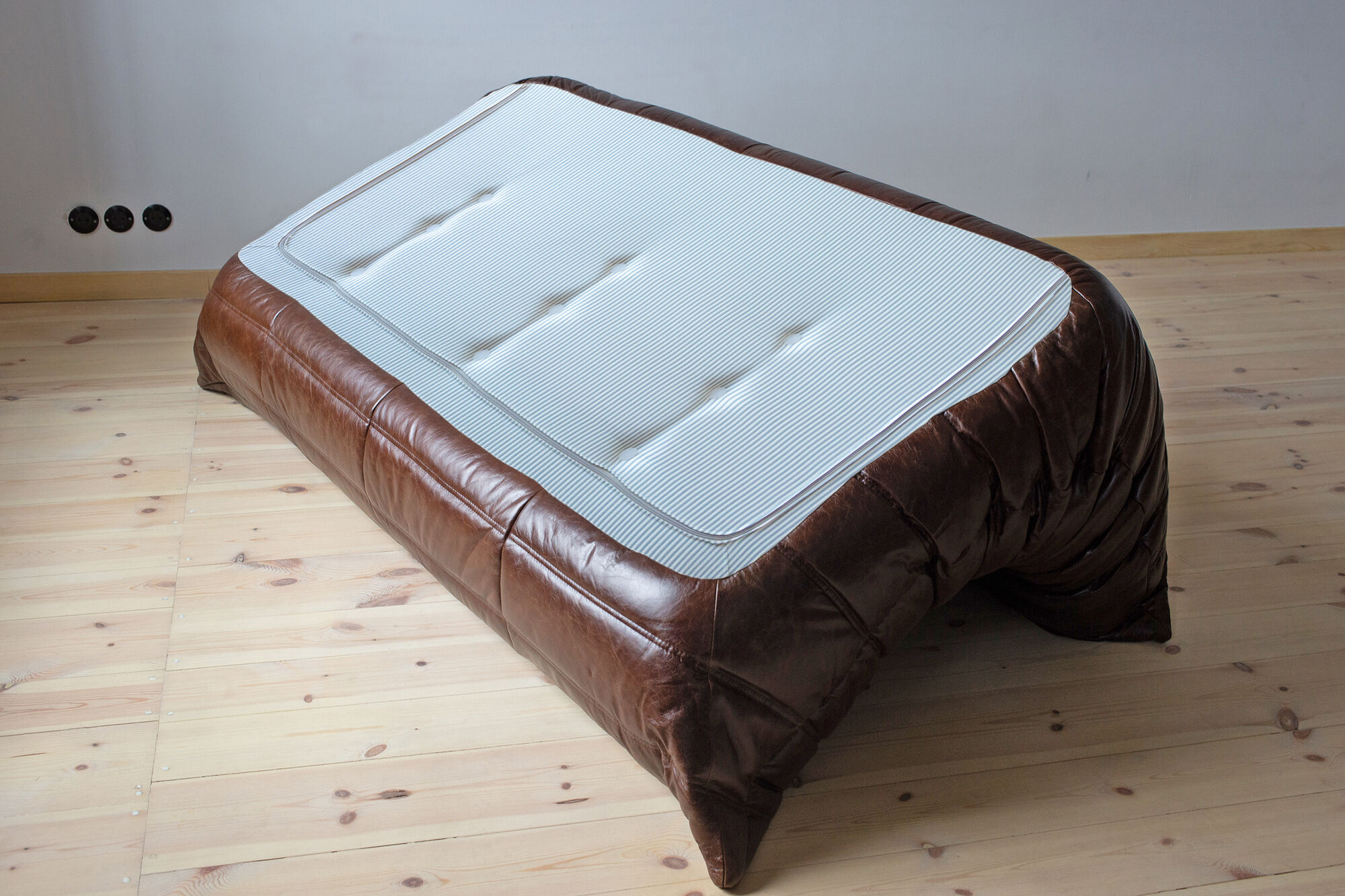 Set of 3 brown leather sofas "Togo" model designed by Michel Ducaroy 1973