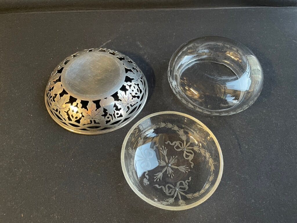 Engraved crystal bonbonnière and openwork silver basket in Louis XVI style