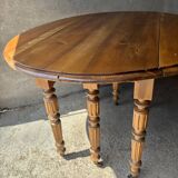 Antique round extendable table without extension
