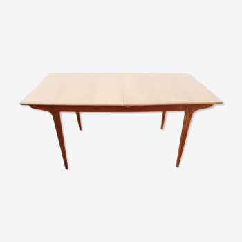 Scandinavian expandable dining table