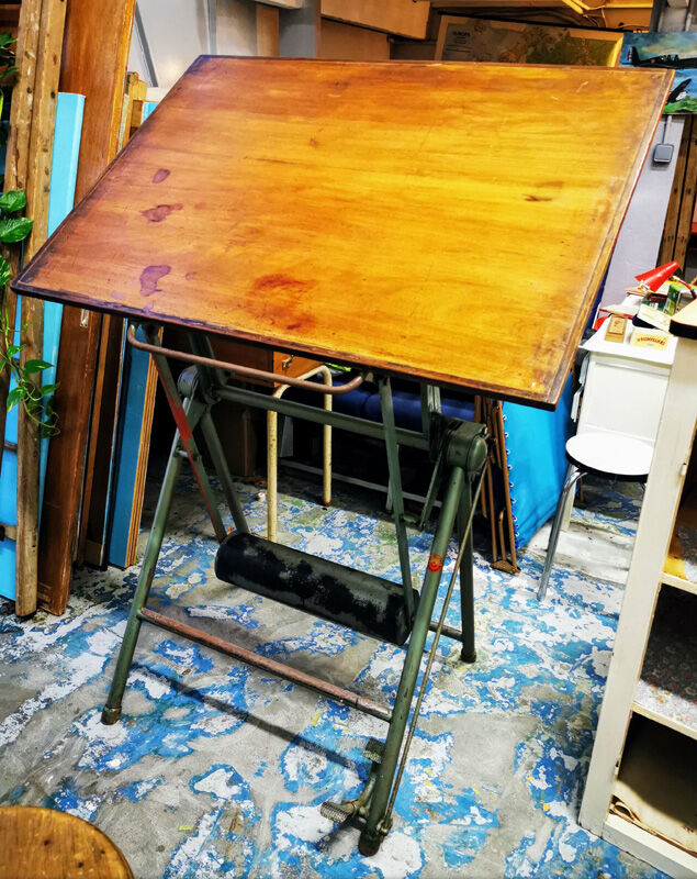 Heliolithe architect's table