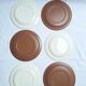 Assiette plates à fleurs marron années 1970