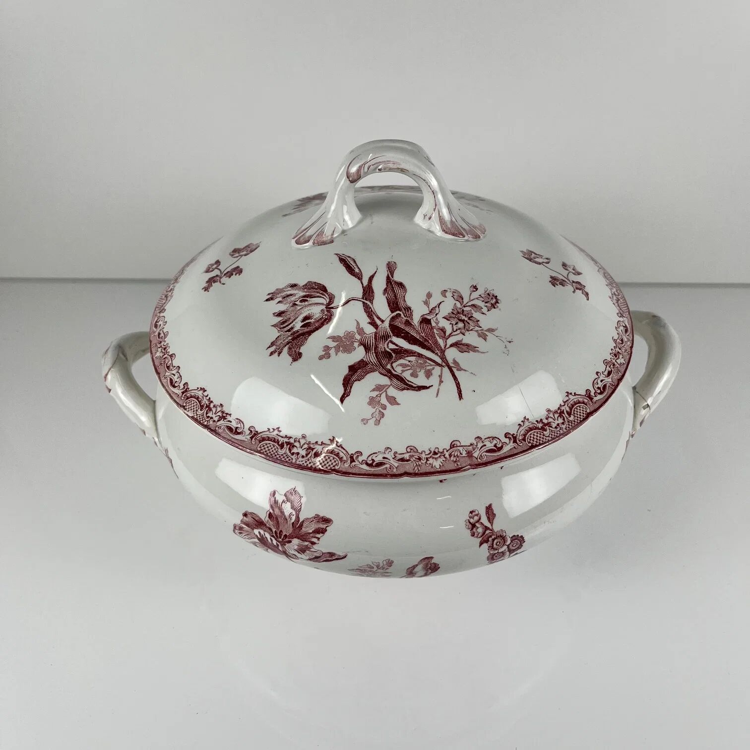 Soupière Sarreguemines, modèle "Fontange", rouge, 1918-1950