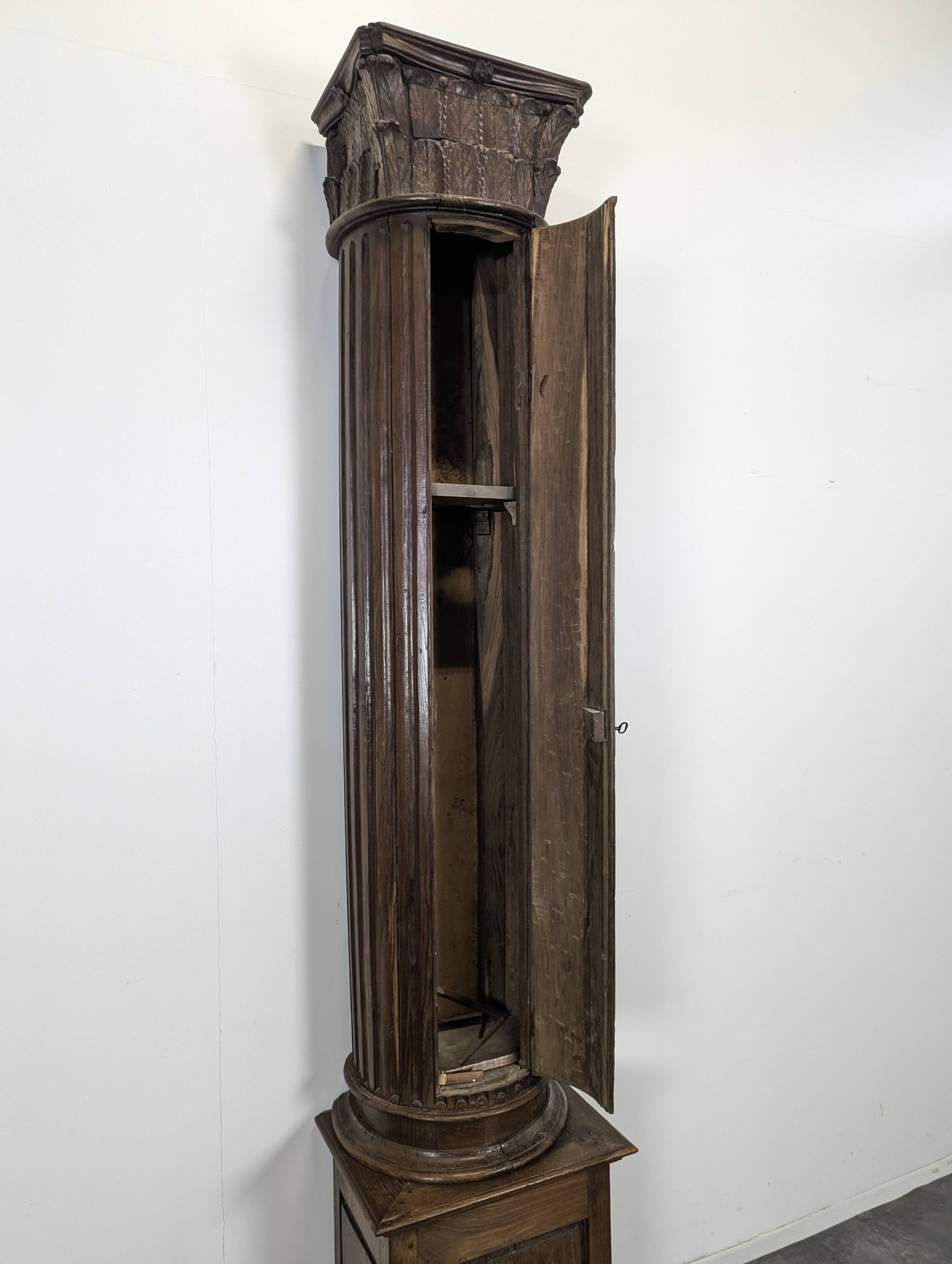 Large Corinthian Column in oak from the 18th century