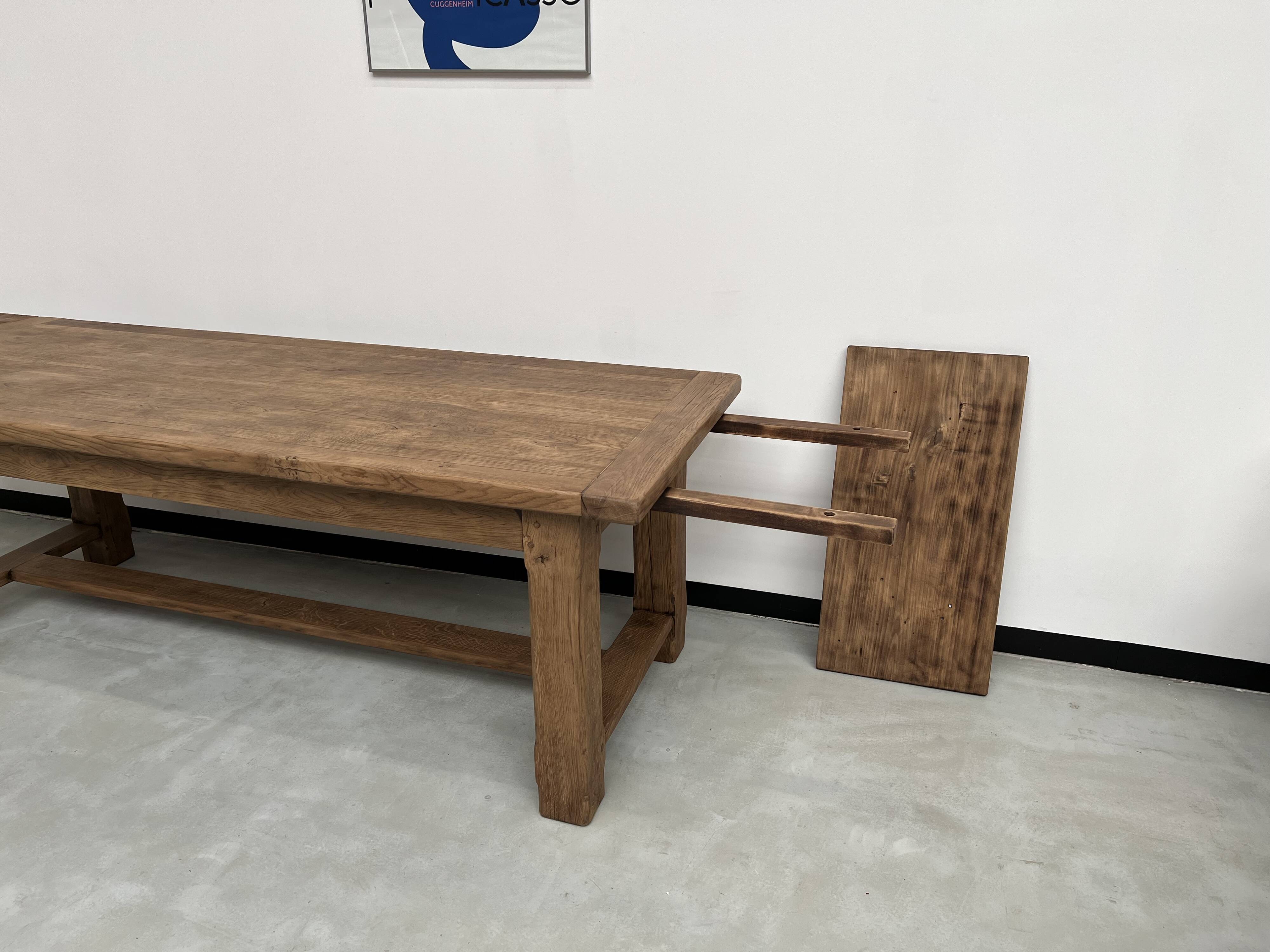 Grande table de ferme en chêne massif avec ses rallonges, années 50