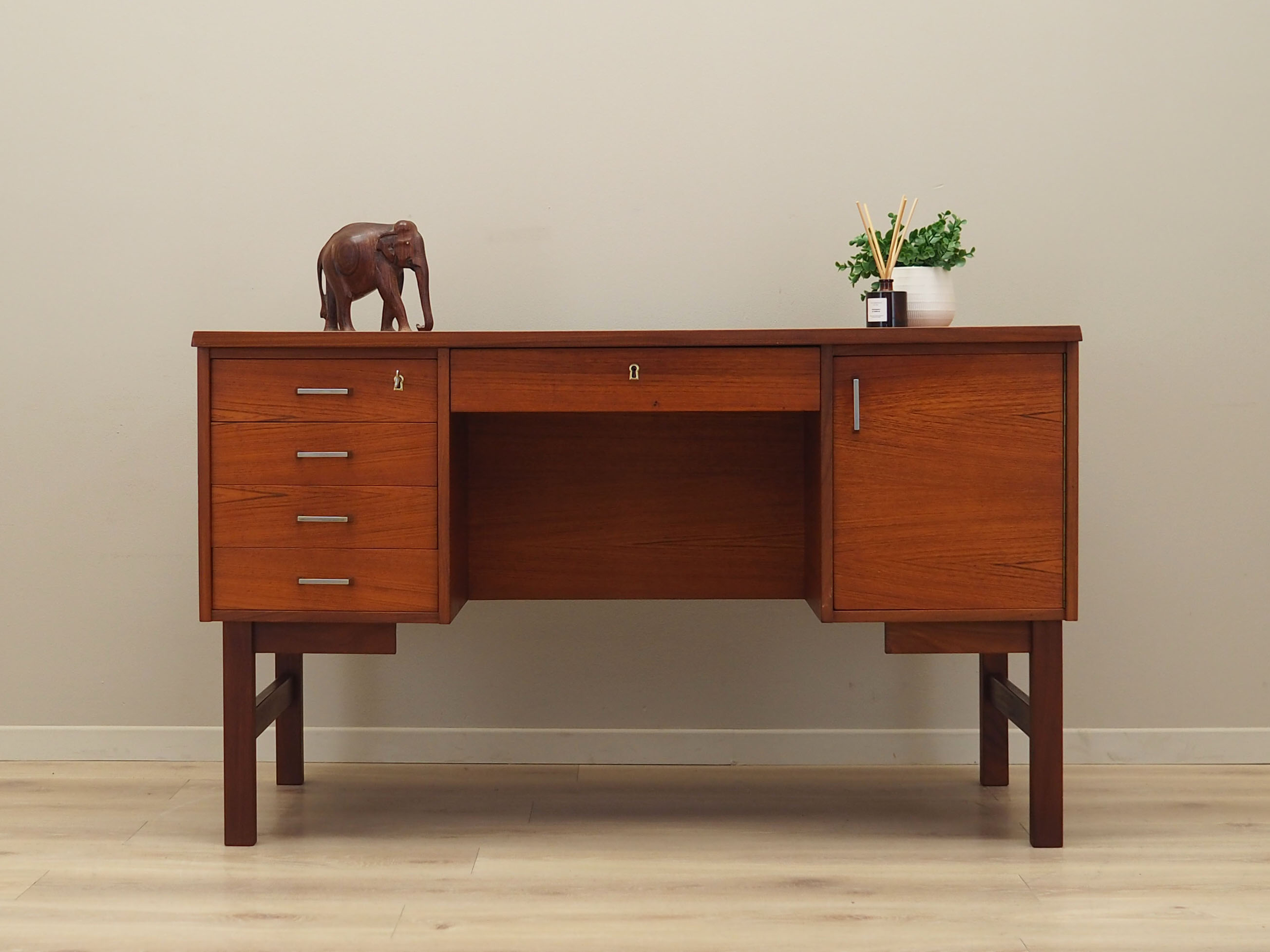 Teak desk, Danish design, 1970s, production: Denmark
