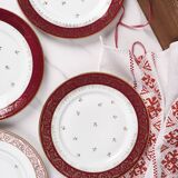 Suite de 10 assiettes à dessert et un plateau en porcelaine de Limoges, ETS Ternet