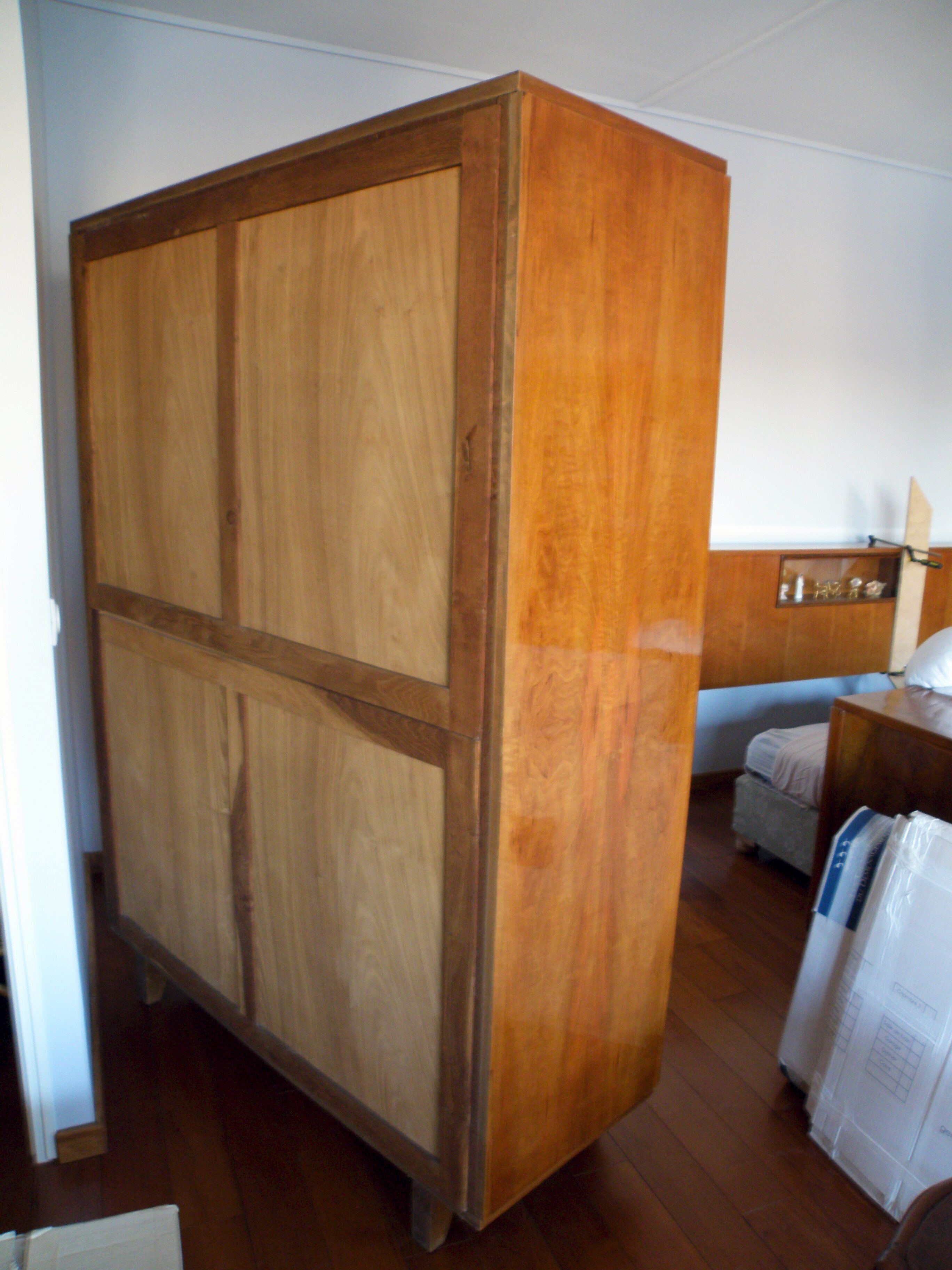 Cabinet style 1930 in walnut bramble wood