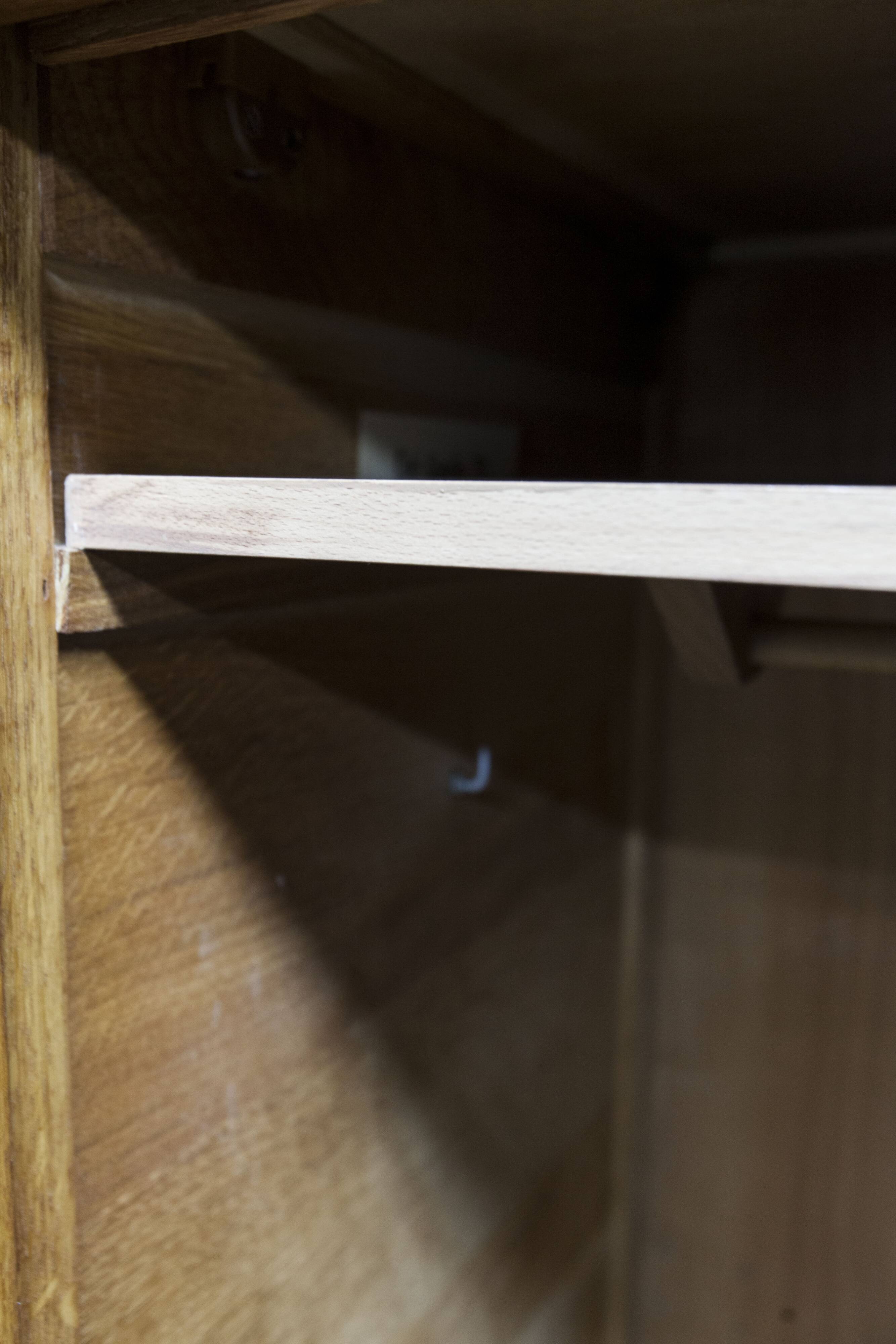 Armoire penderie 1950 pieds compas portes coulissantes plateau neuf