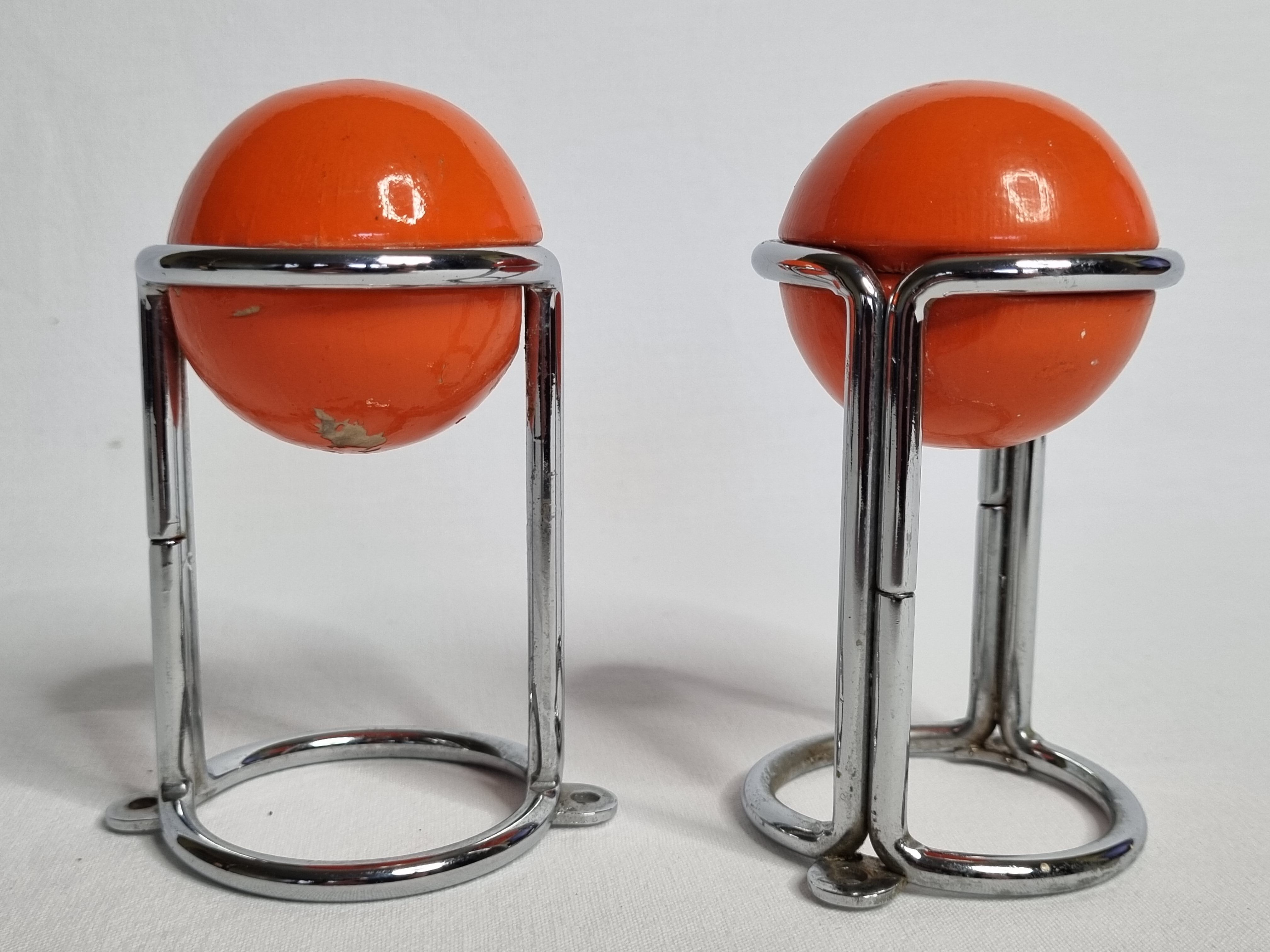“Space Age” wall coat rack, two spherical coat hooks