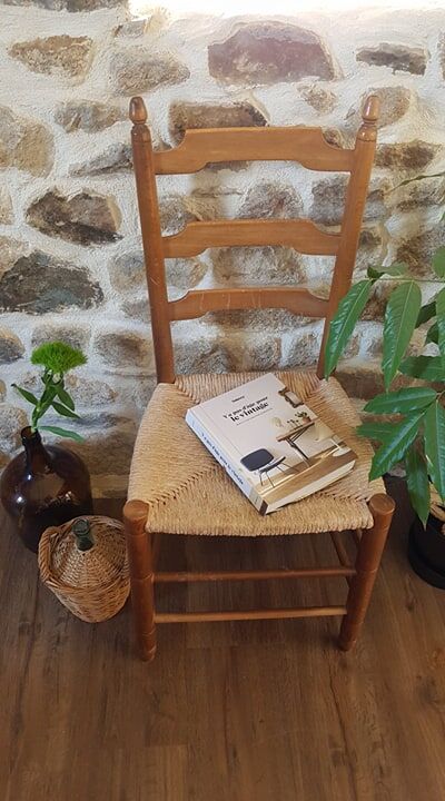 Wood and straw chair