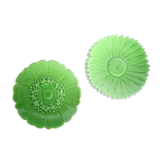 Plates Vallauris Alain Maunier, 1970, in the shape of a flower, in green earthenware