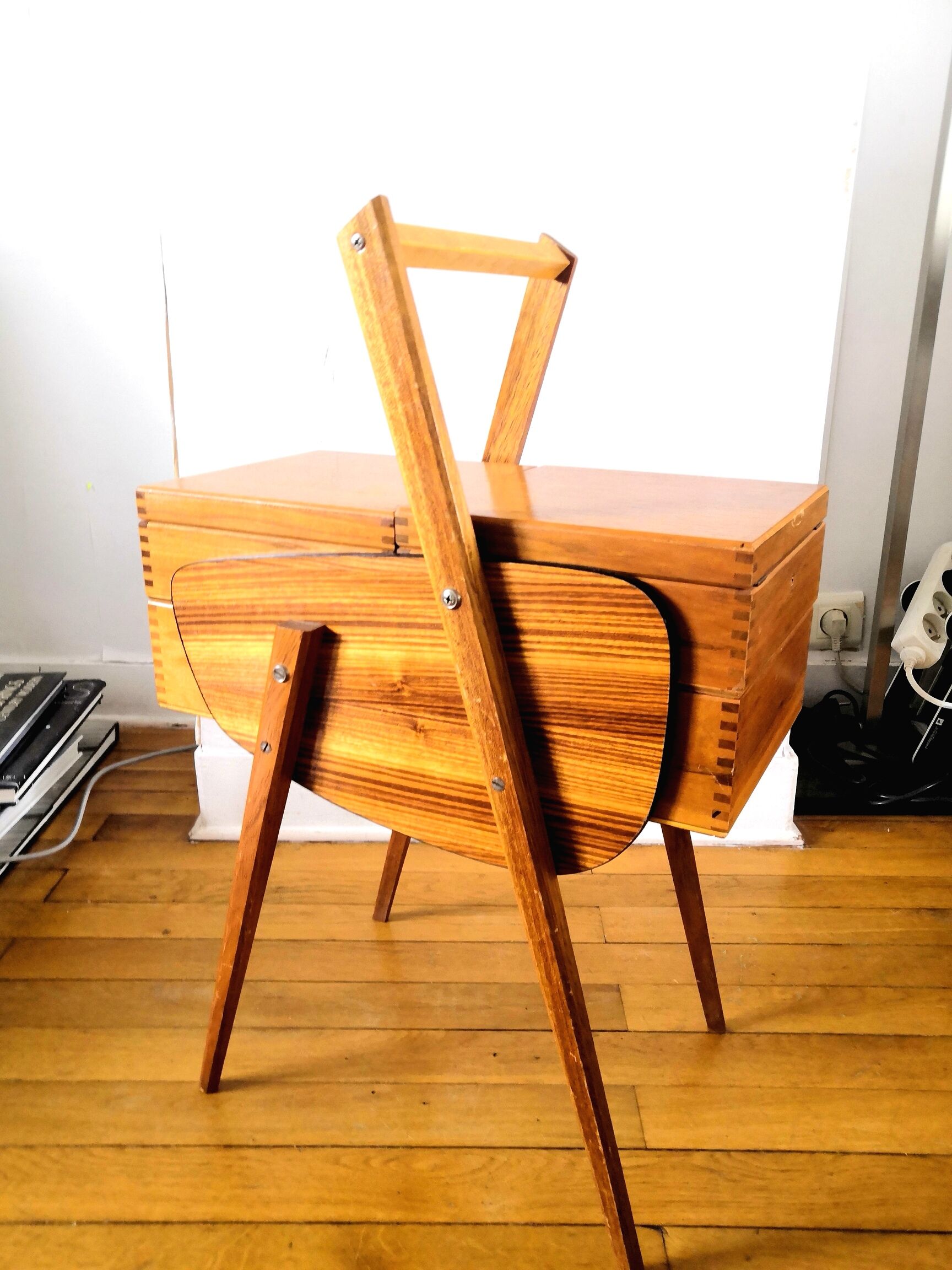 Travailleuse pieds compas bois et formica design années 50 - 60