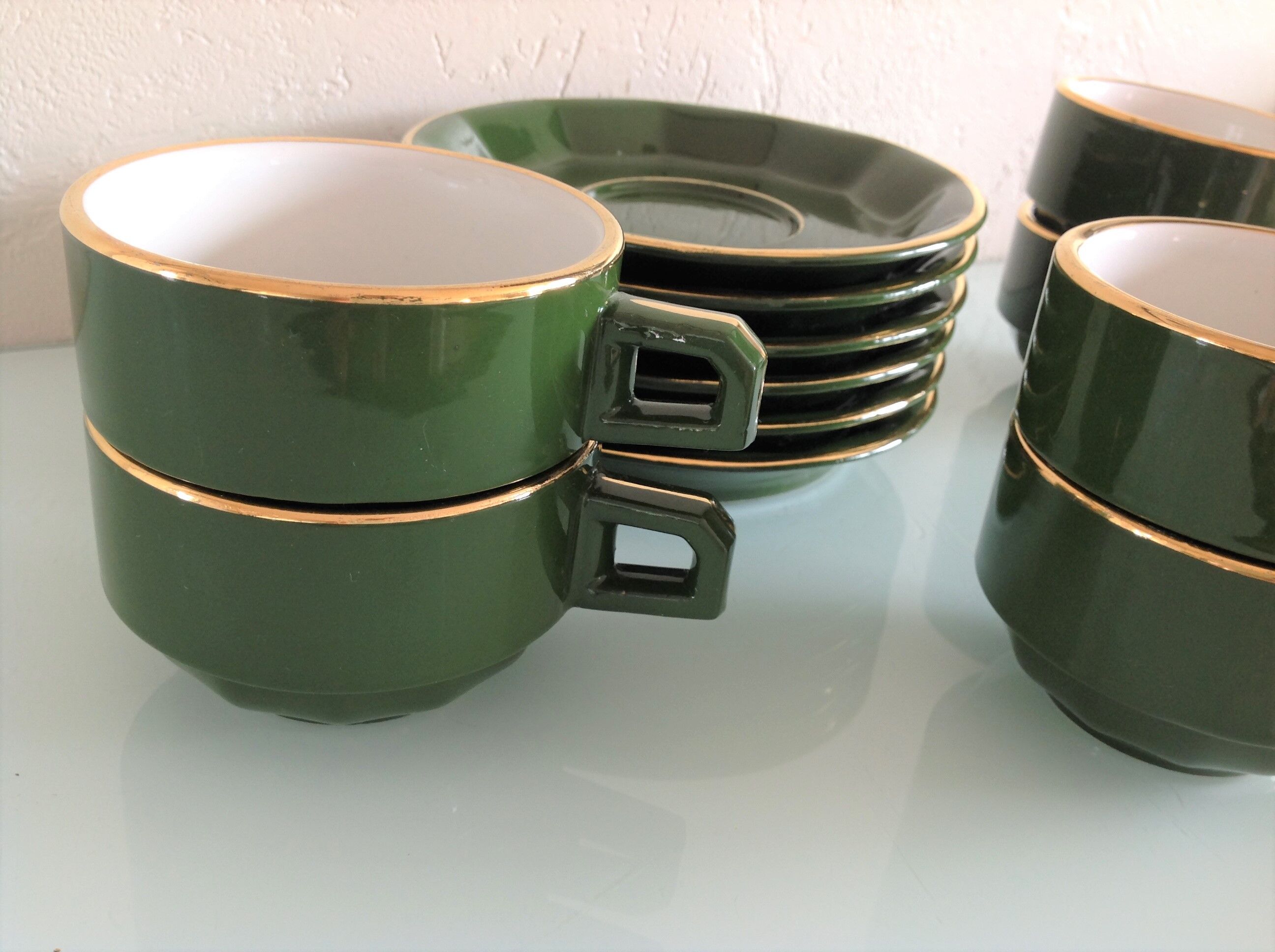 Suite of six green cups with saucers bistro /vintage style 60-70