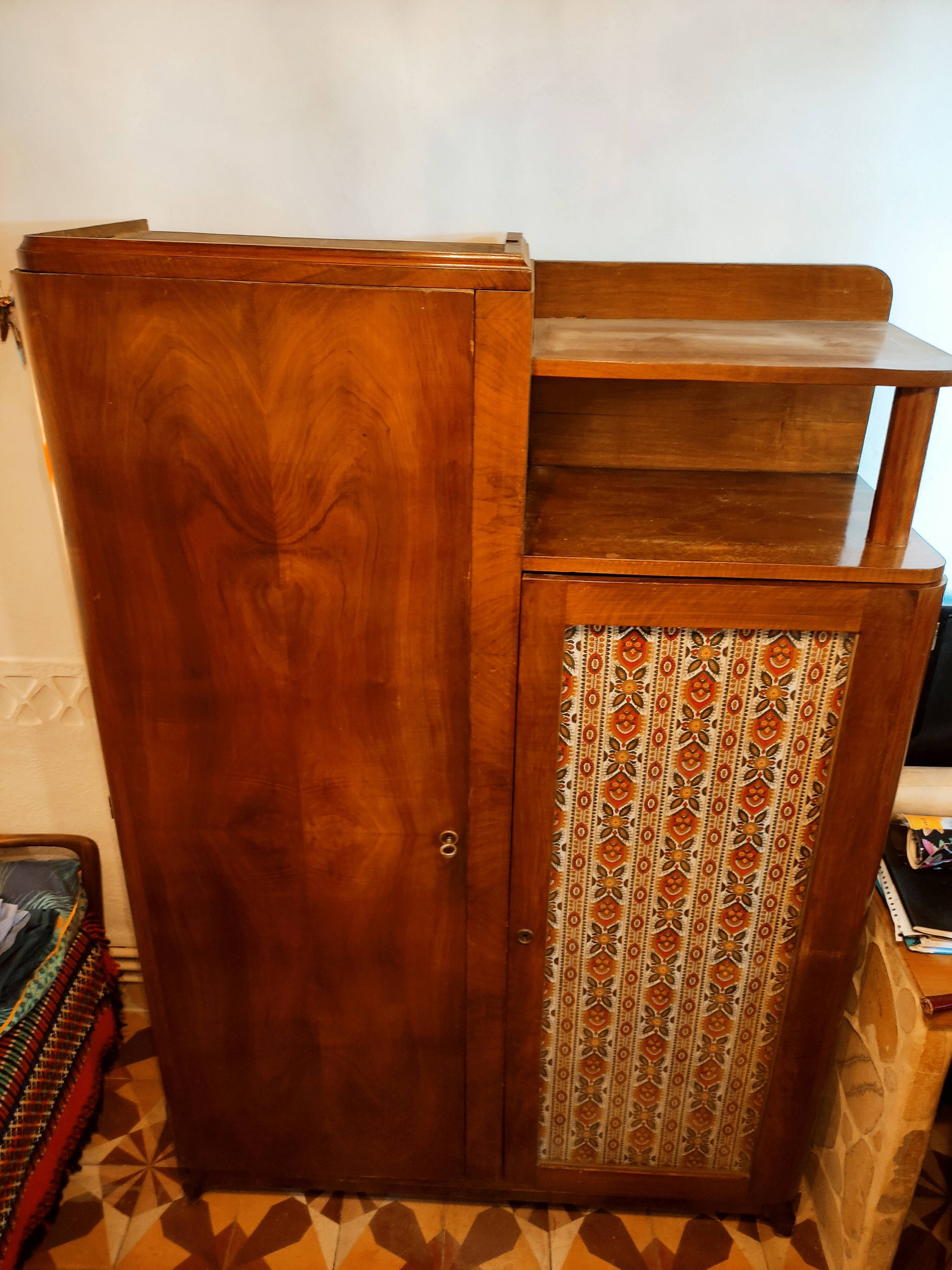 Armoire asymétrique art deco