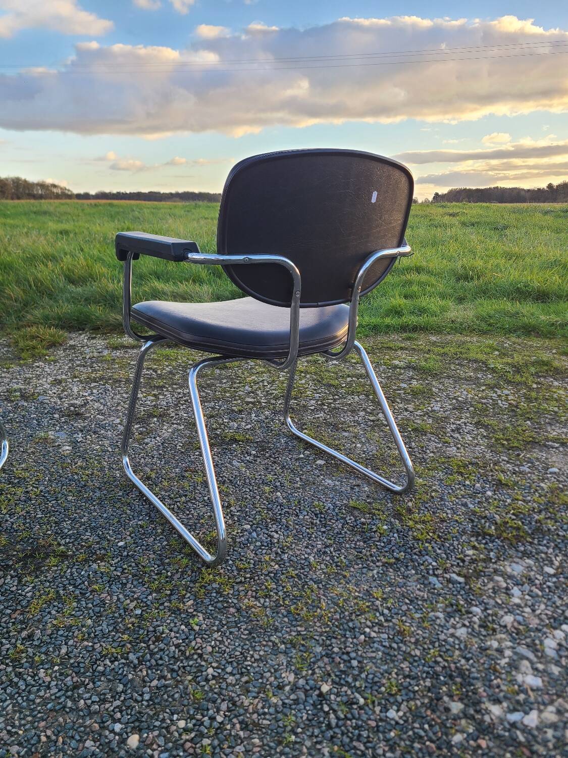 Pair of Unimob Lingua 97 armchairs